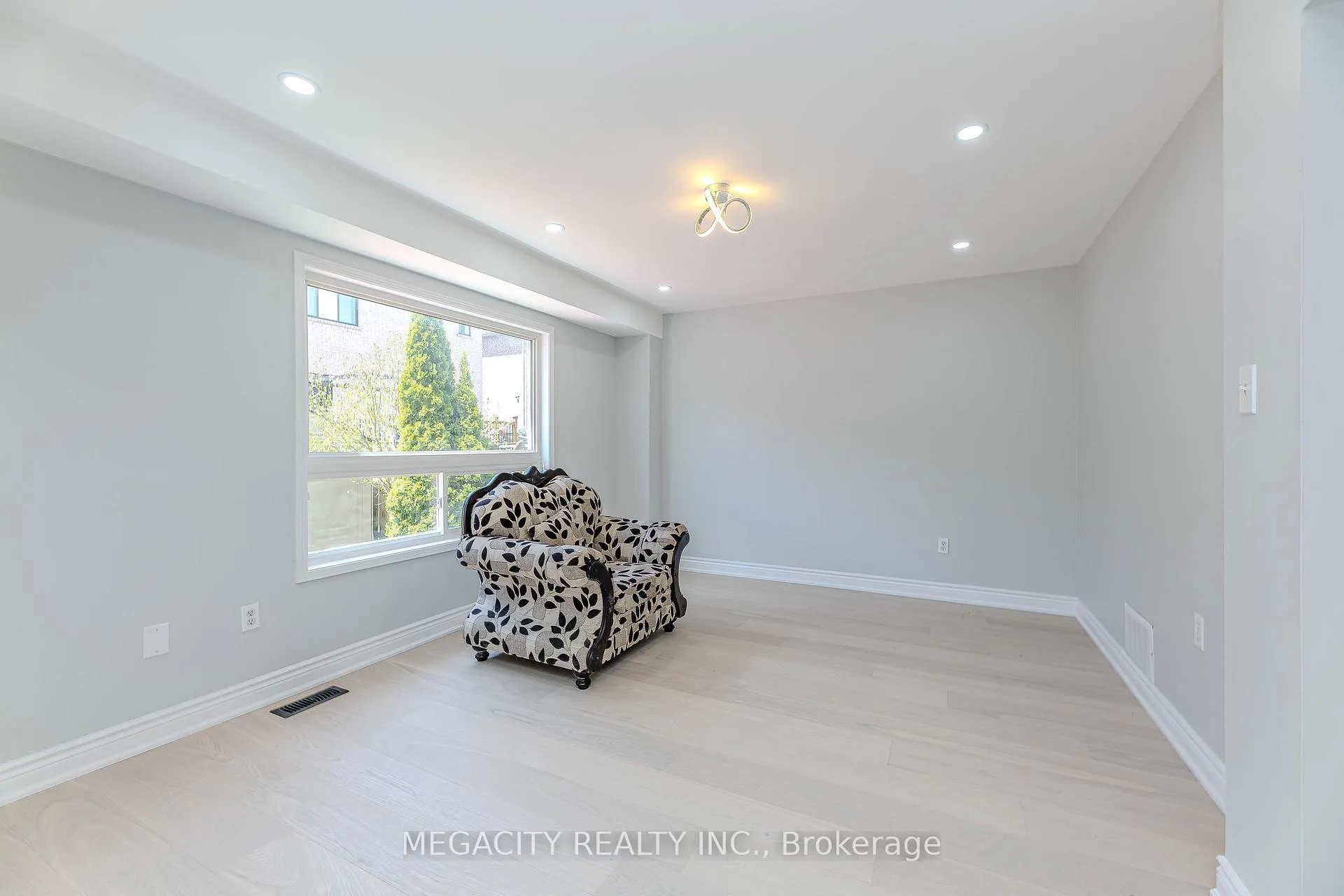 Photo 15 of 6 Linderwood Drive, Brampton, Fletcher's Meadow — HOMEH