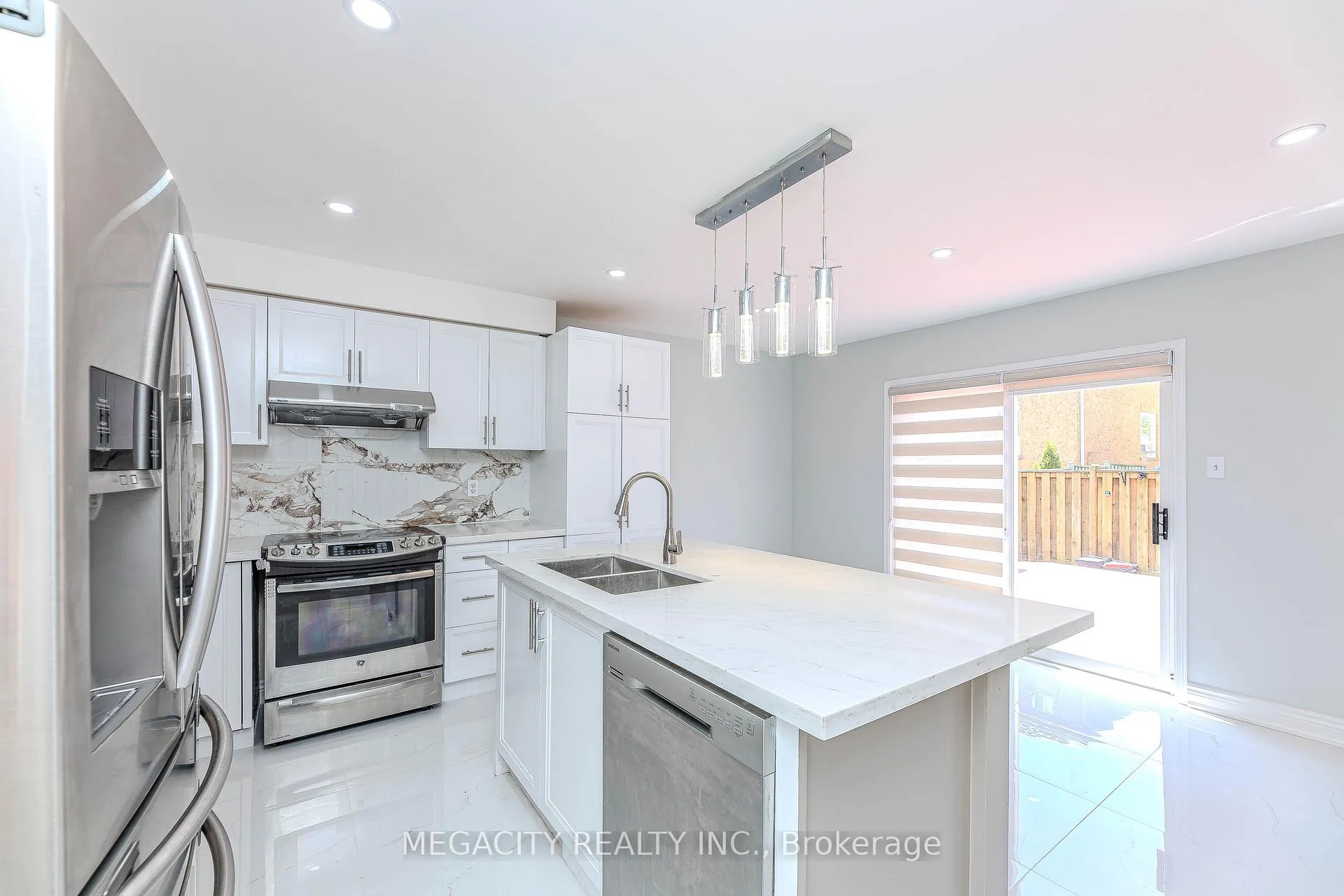 Photo 18 of 6 Linderwood Drive, Brampton, Fletcher's Meadow — HOMEH