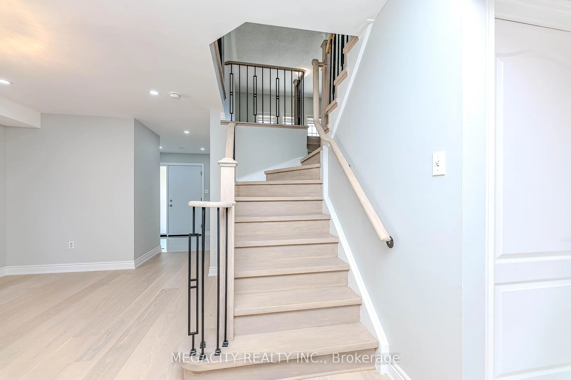 Photo 23 of 6 Linderwood Drive, Brampton, Fletcher's Meadow — HOMEH