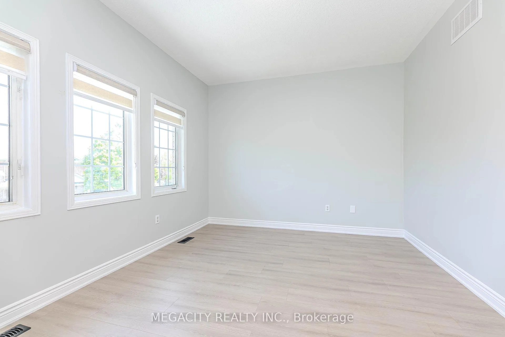 Photo 28 of 6 Linderwood Drive, Brampton, Fletcher's Meadow — HOMEH