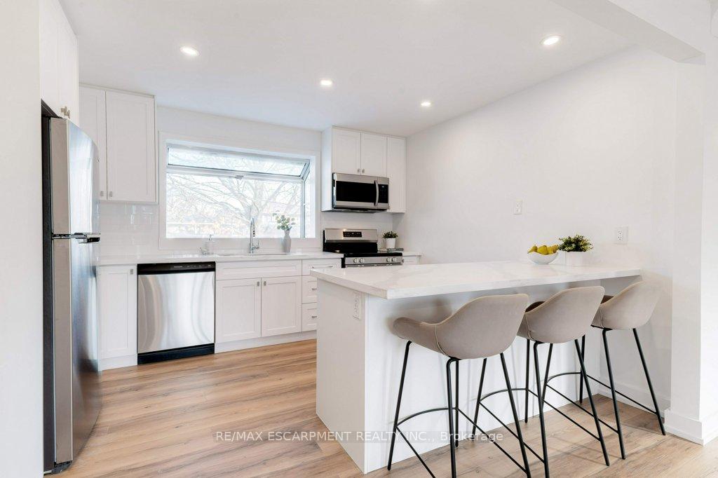 Photo 12 of 5470 Randolph Crescent, Burlington, Appleby — HOMEH