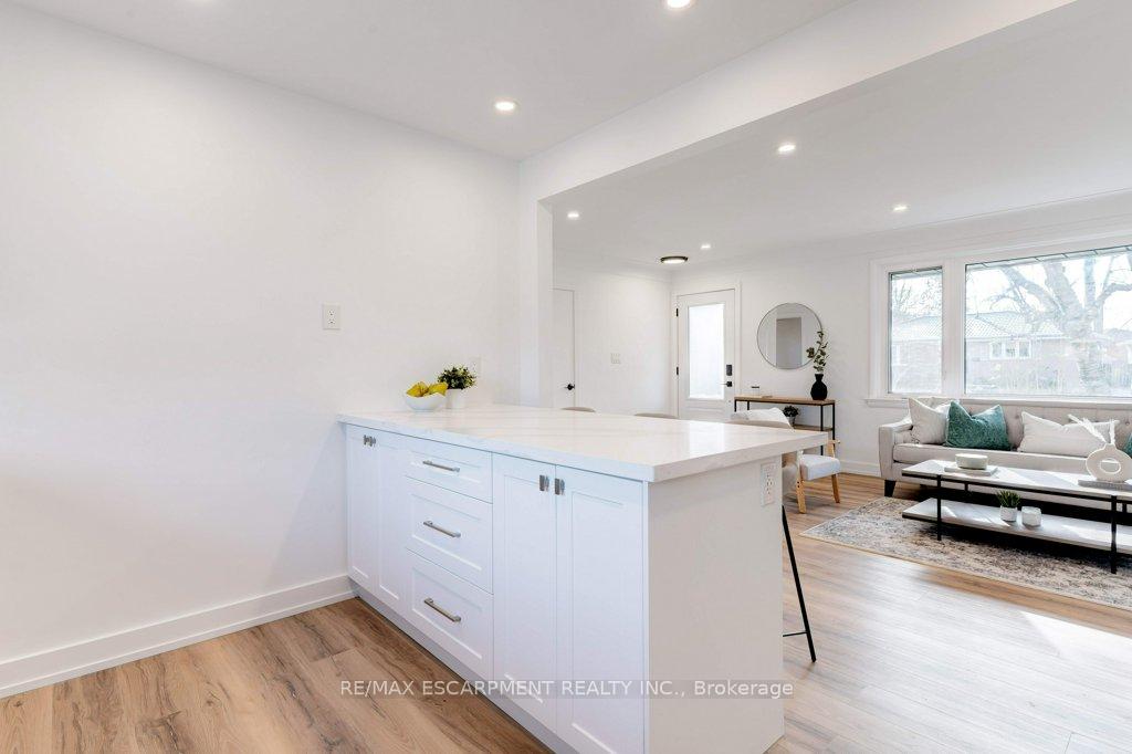 Photo 13 of 5470 Randolph Crescent, Burlington, Appleby — HOMEH