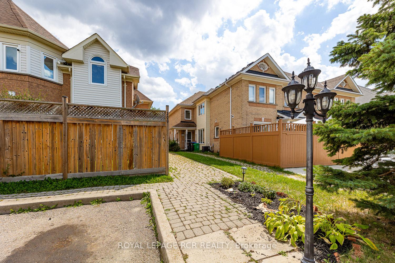 Photo 4 of 198 Pressed Brick Drive, Brampton, Brampton North — HOMEH