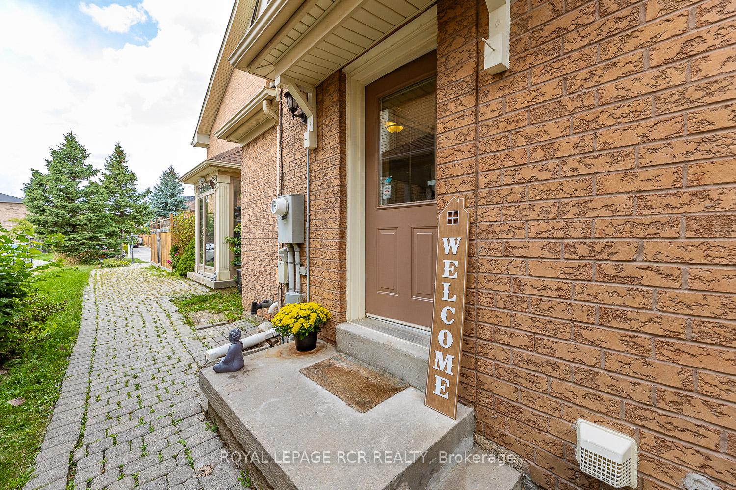 Photo 5 of 198 Pressed Brick Drive, Brampton, Brampton North — HOMEH