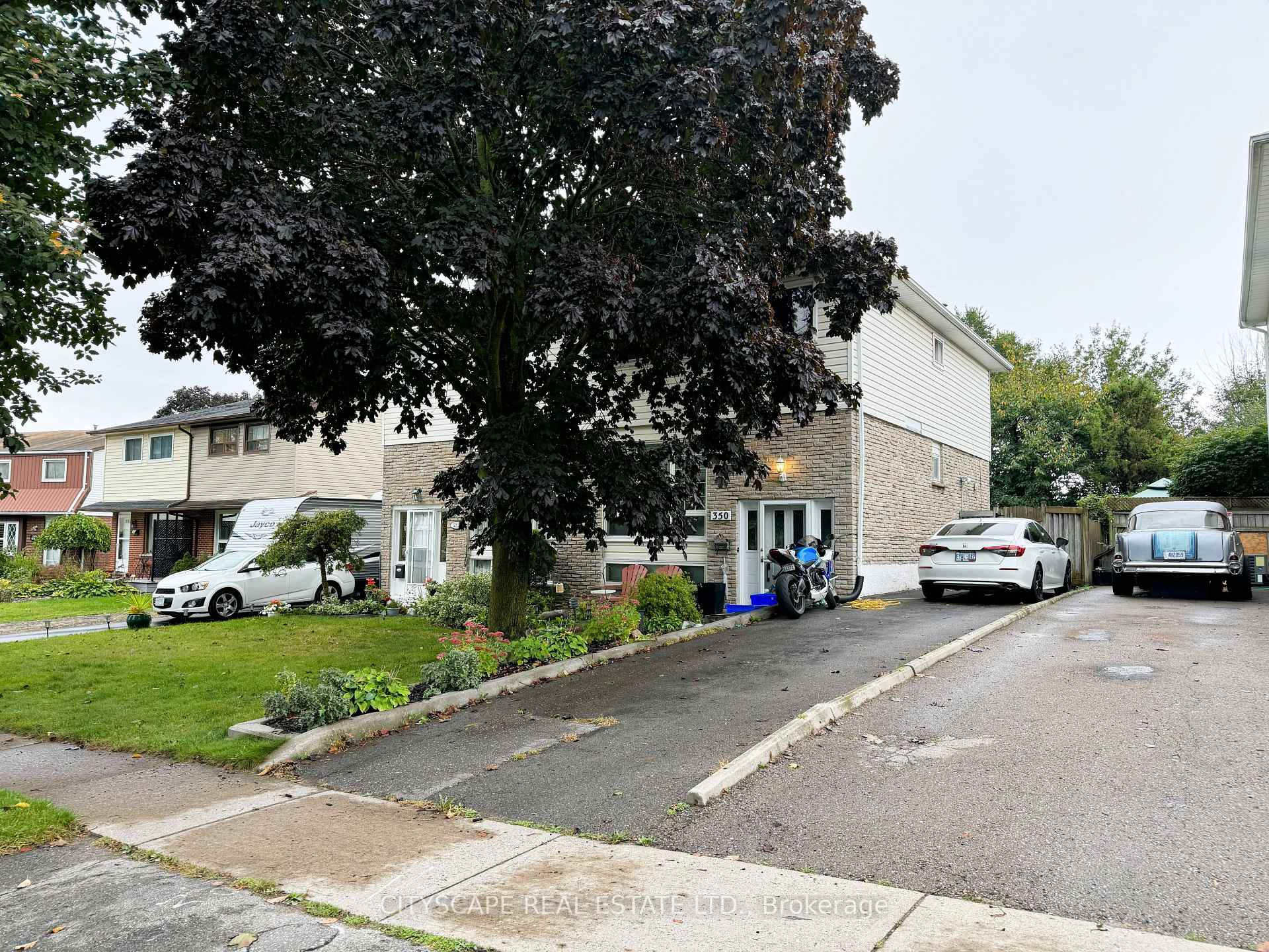 Front of 350 Vancouver Crescent