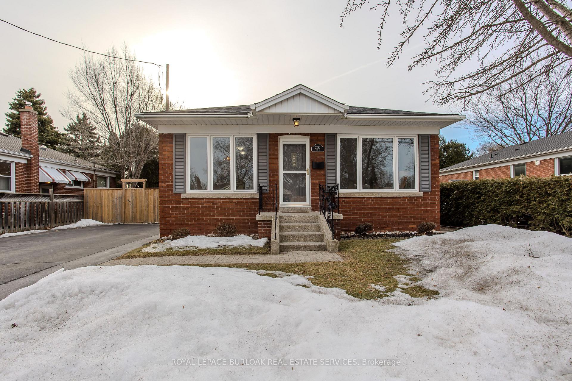 Photo 4 of 2290 Woodward Avenue, Burlington, Brant — HOMEH