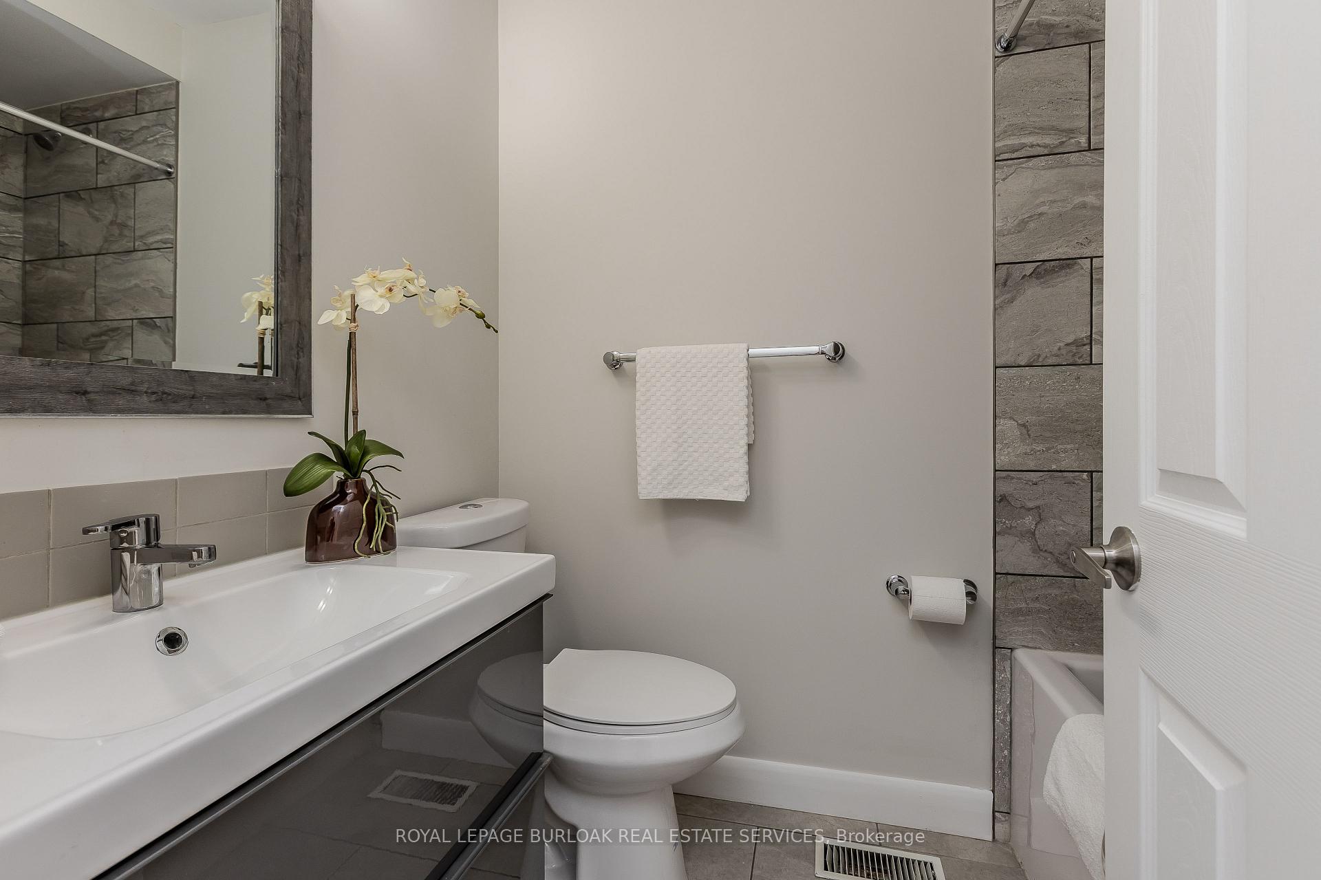 Photo 21 of 2290 Woodward Avenue, Burlington, Brant — HOMEH