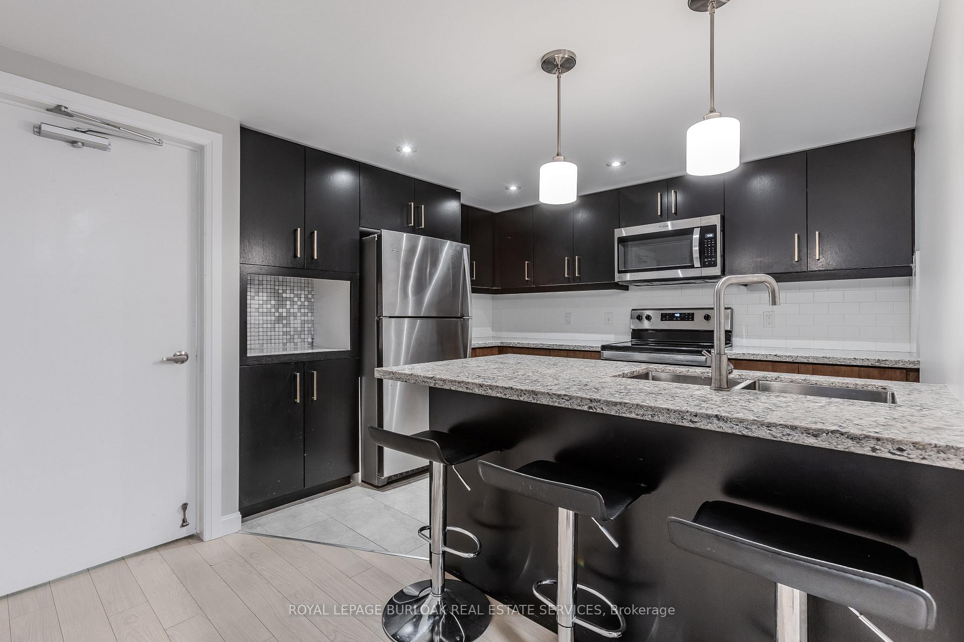 Photo 24 of 2290 Woodward Avenue, Burlington, Brant — HOMEH