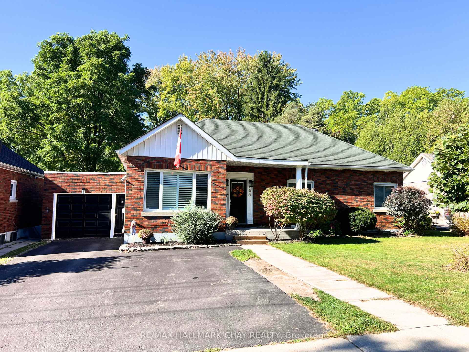Photo 1 of 138 Owen Street N, Barrie, Wellington — HOMEH