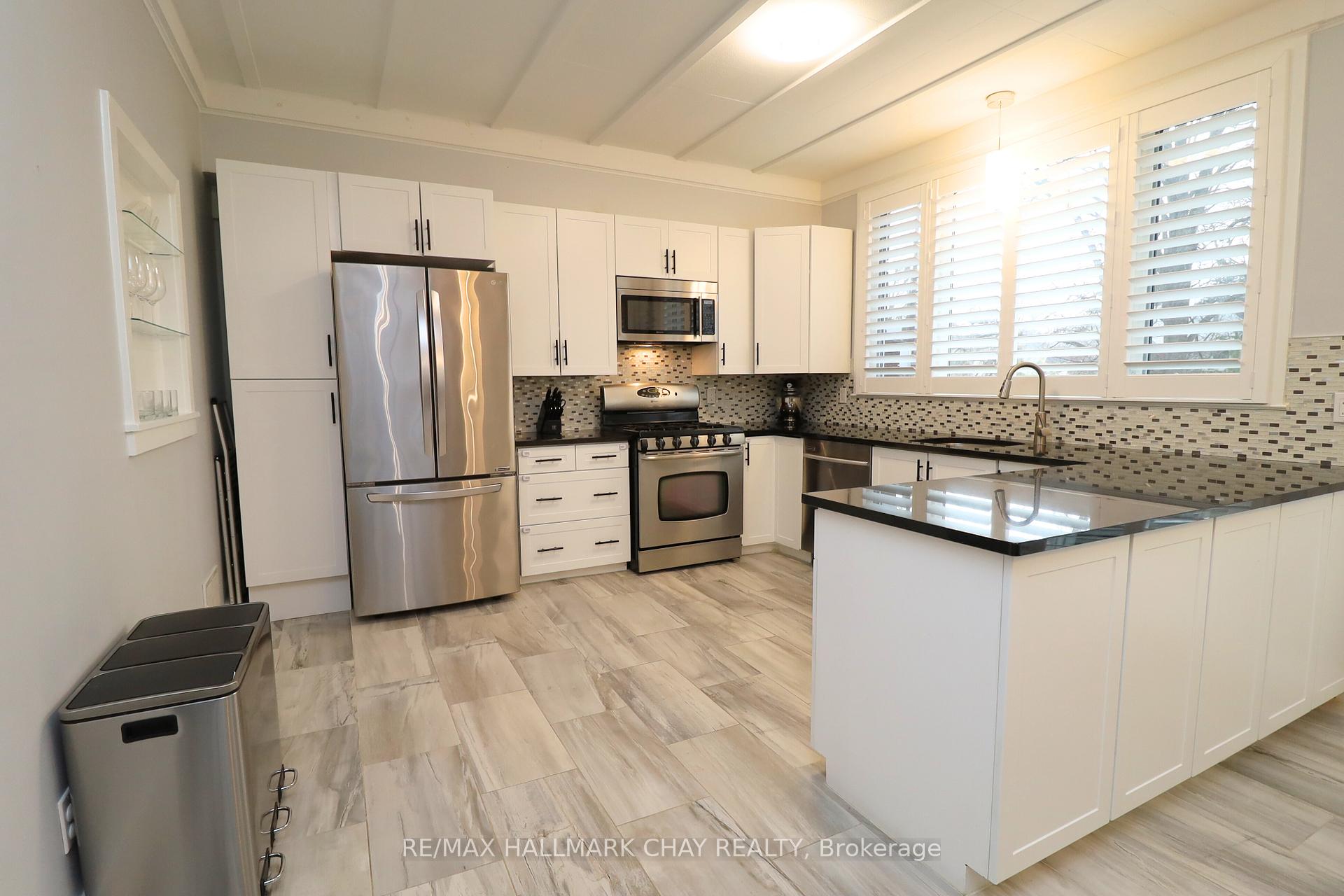Photo 5 of 138 Owen Street N, Barrie, Wellington — HOMEH