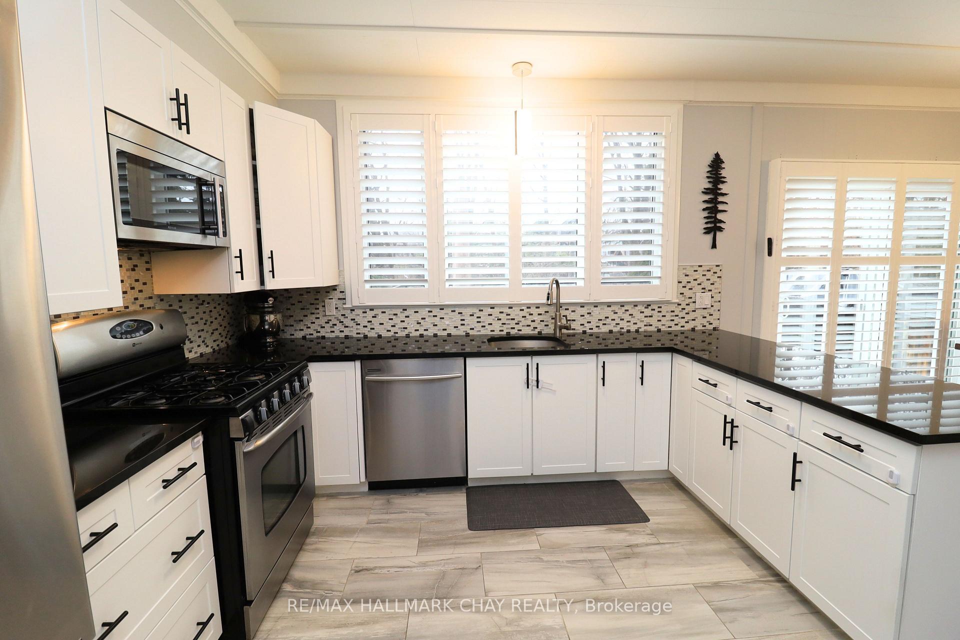 Photo 6 of 138 Owen Street N, Barrie, Wellington — HOMEH