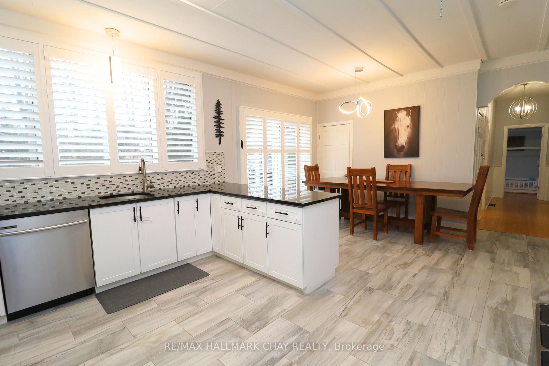 Photo 7 of 138 Owen Street N, Barrie, Wellington — HOMEH