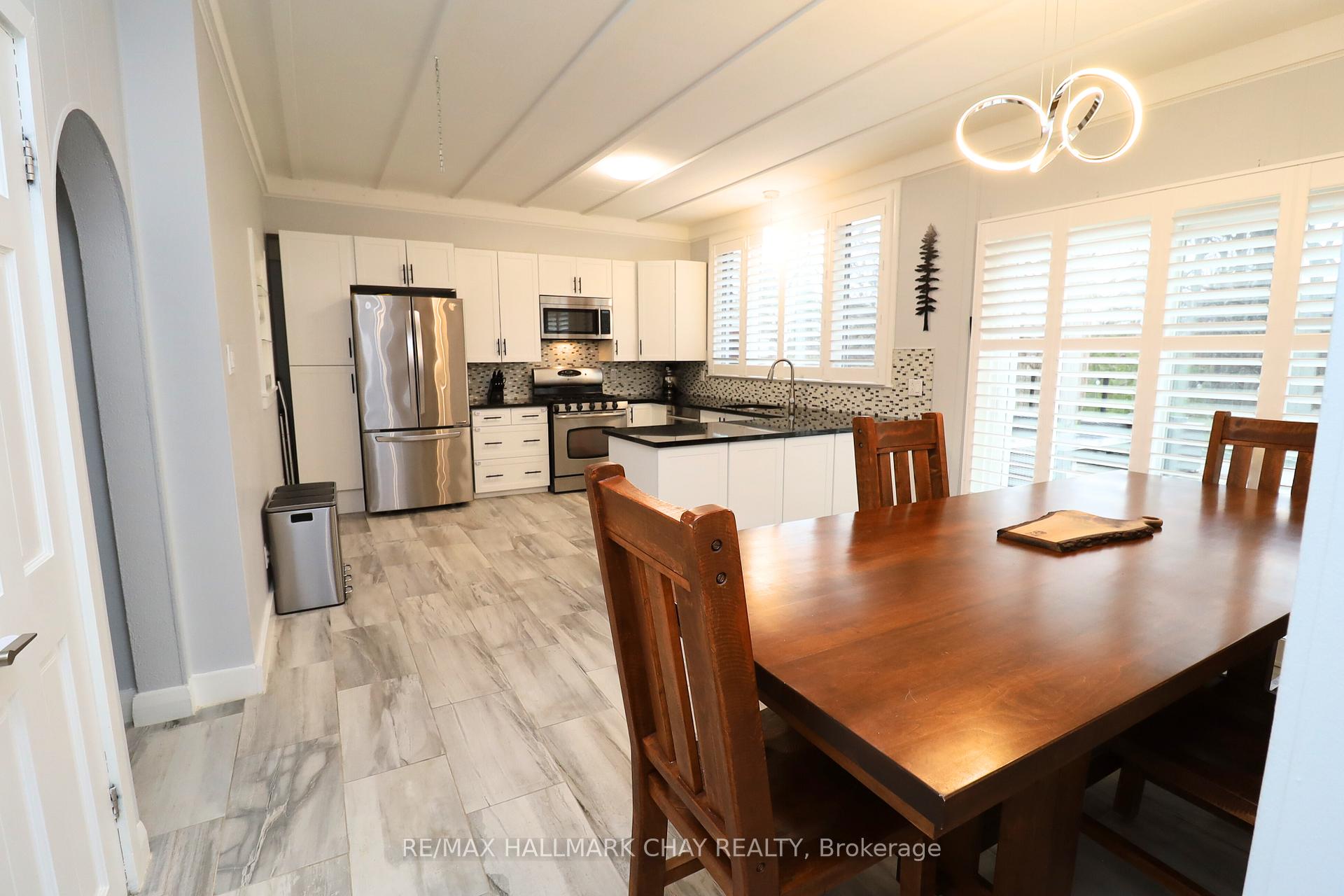Photo 8 of 138 Owen Street N, Barrie, Wellington — HOMEH