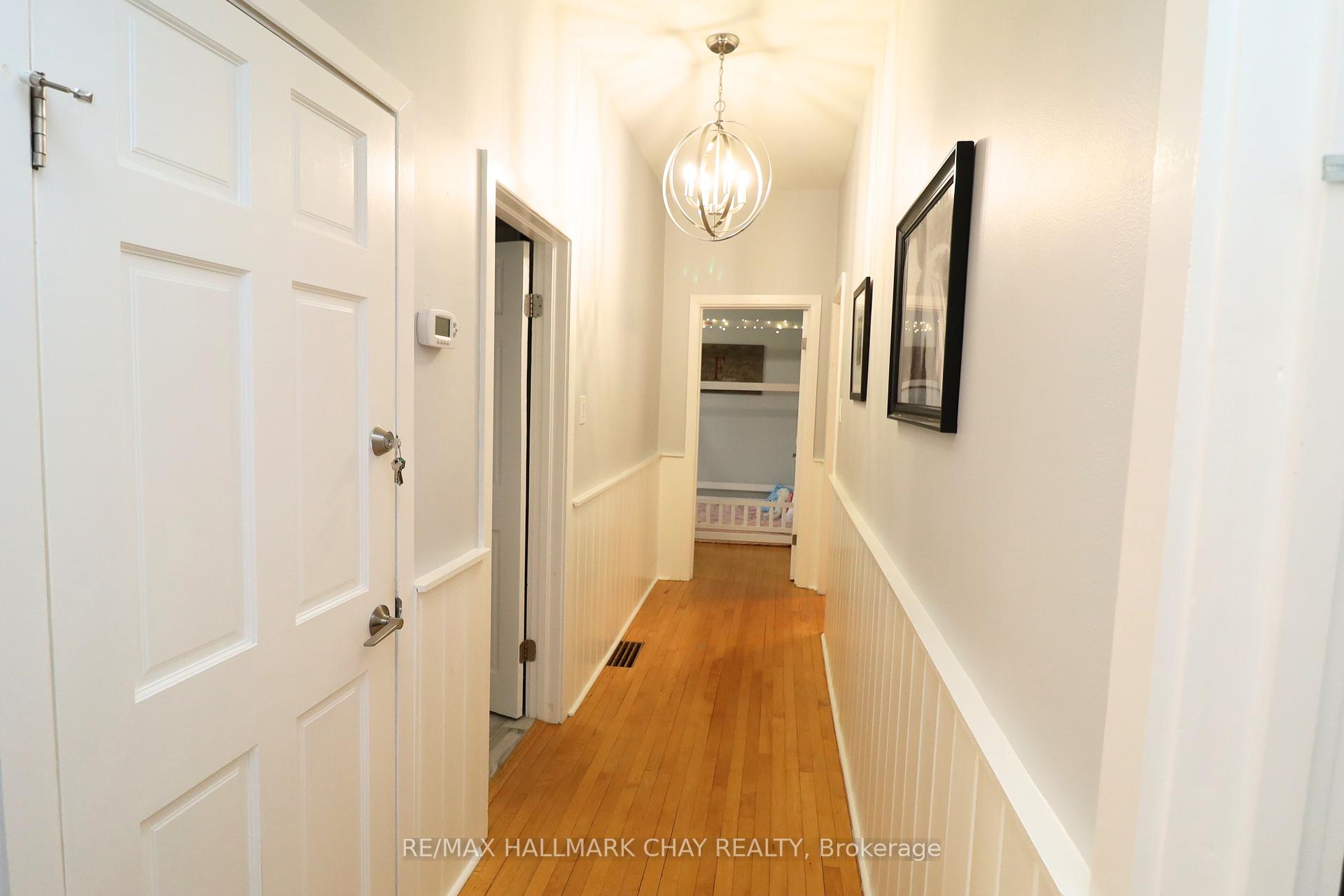 Photo 9 of 138 Owen Street N, Barrie, Wellington — HOMEH