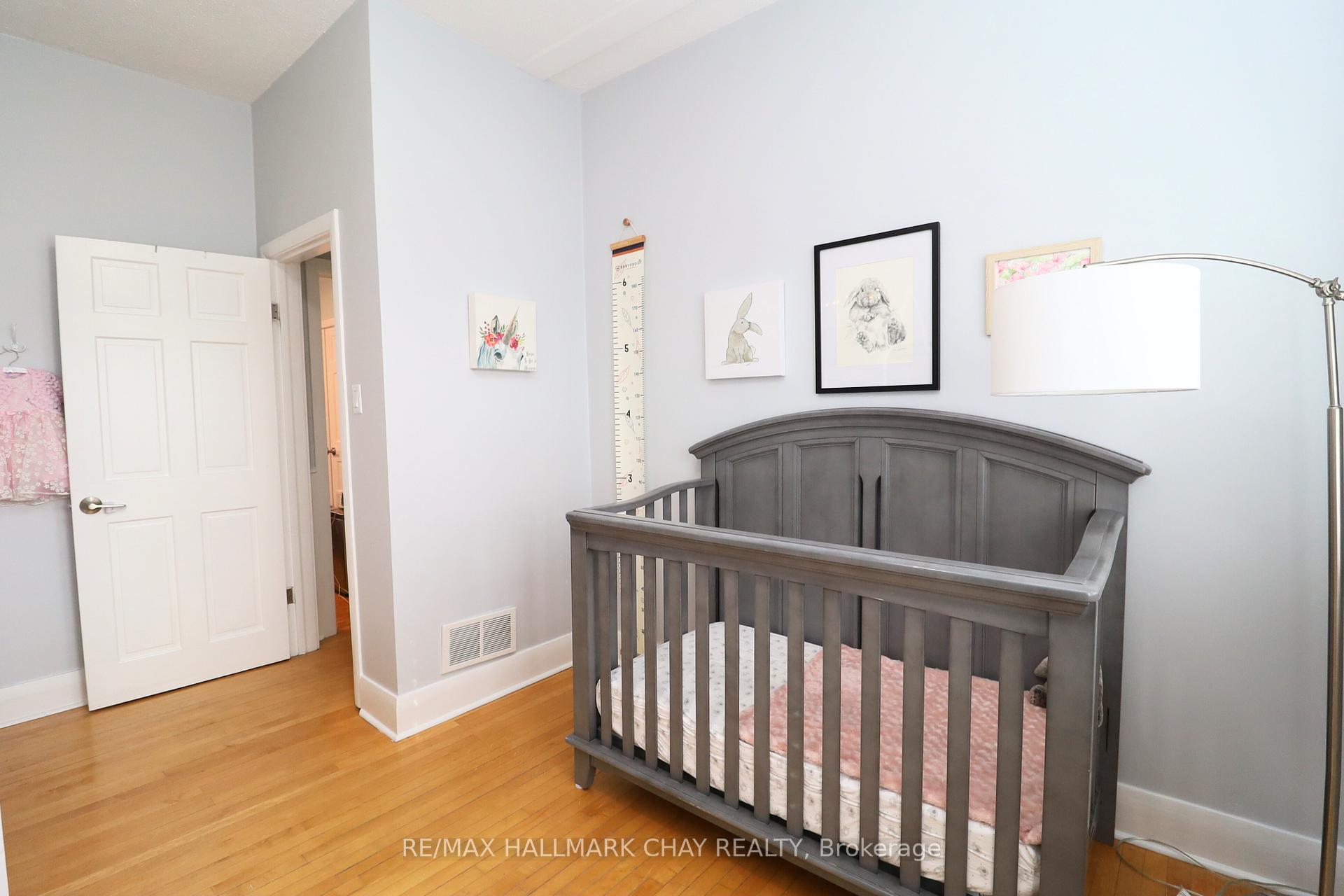 Photo 12 of 138 Owen Street N, Barrie, Wellington — HOMEH