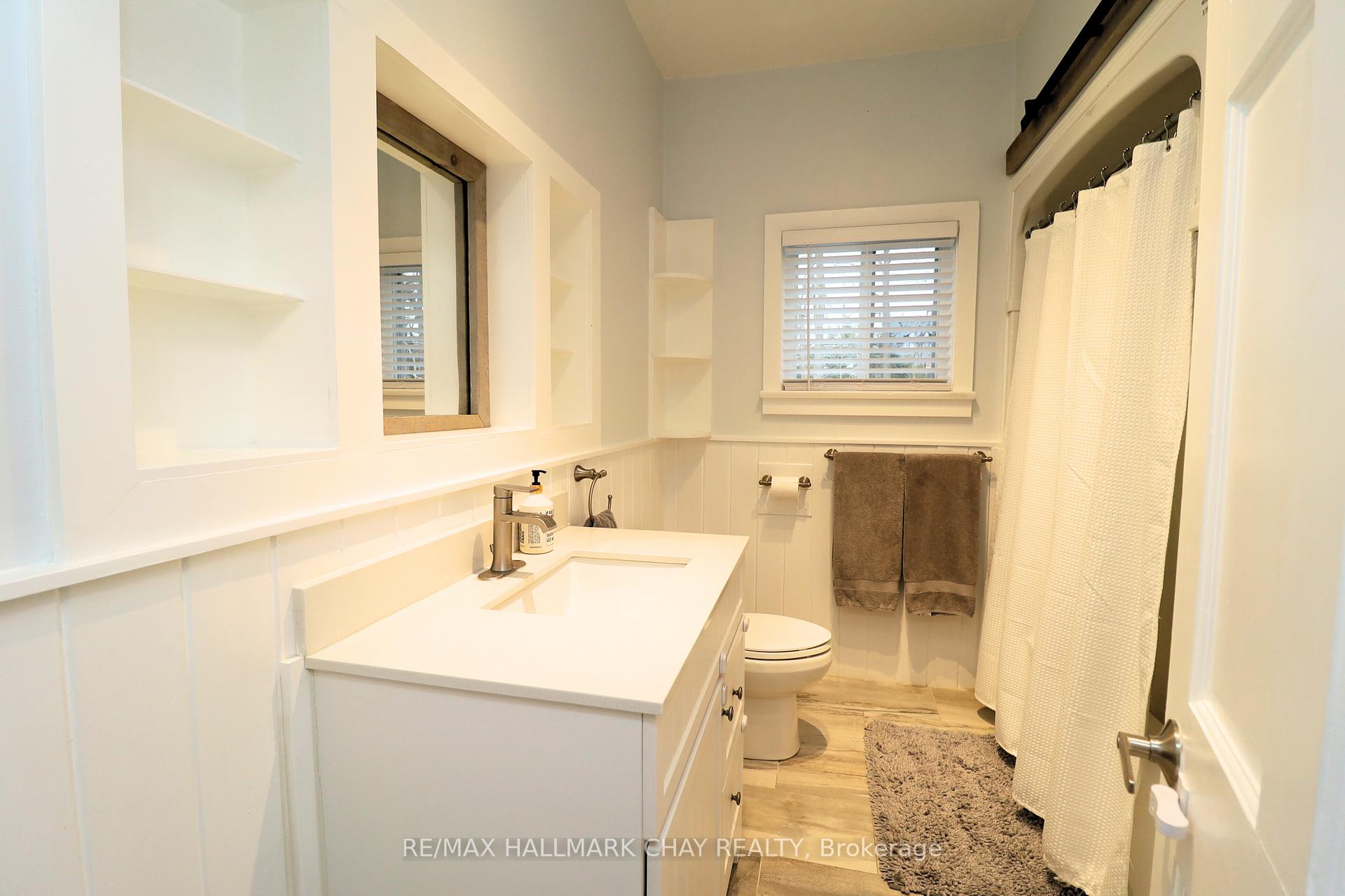 Photo 15 of 138 Owen Street N, Barrie, Wellington — HOMEH