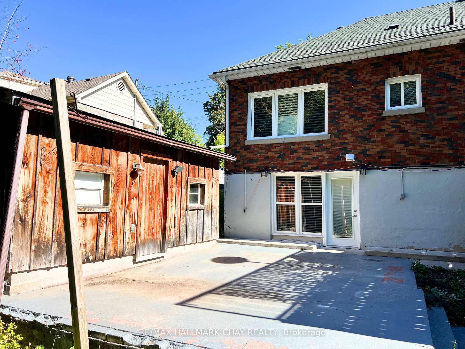 Photo 18 of 138 Owen Street N, Barrie, Wellington — HOMEH