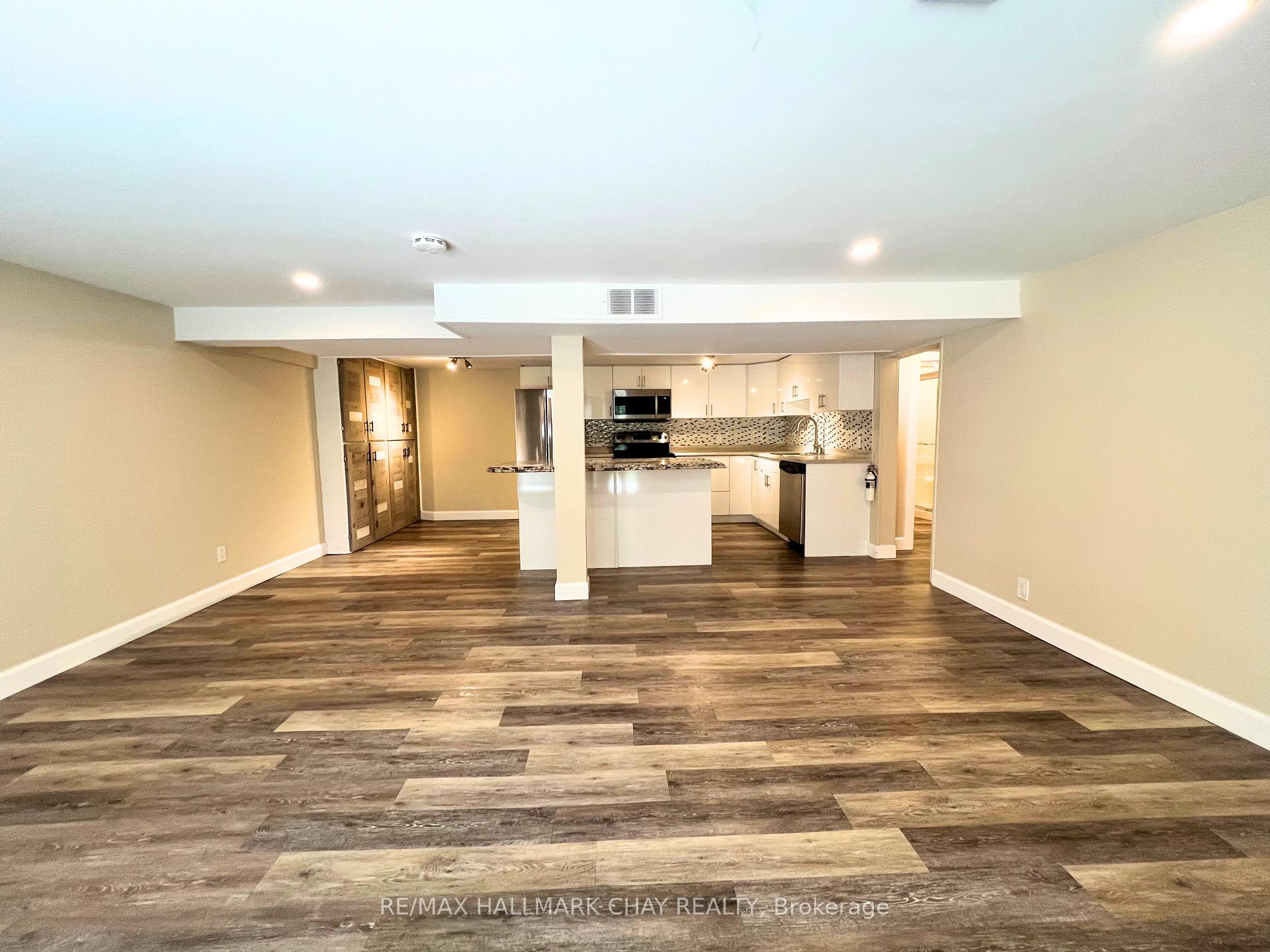 Photo 19 of 138 Owen Street N, Barrie, Wellington — HOMEH