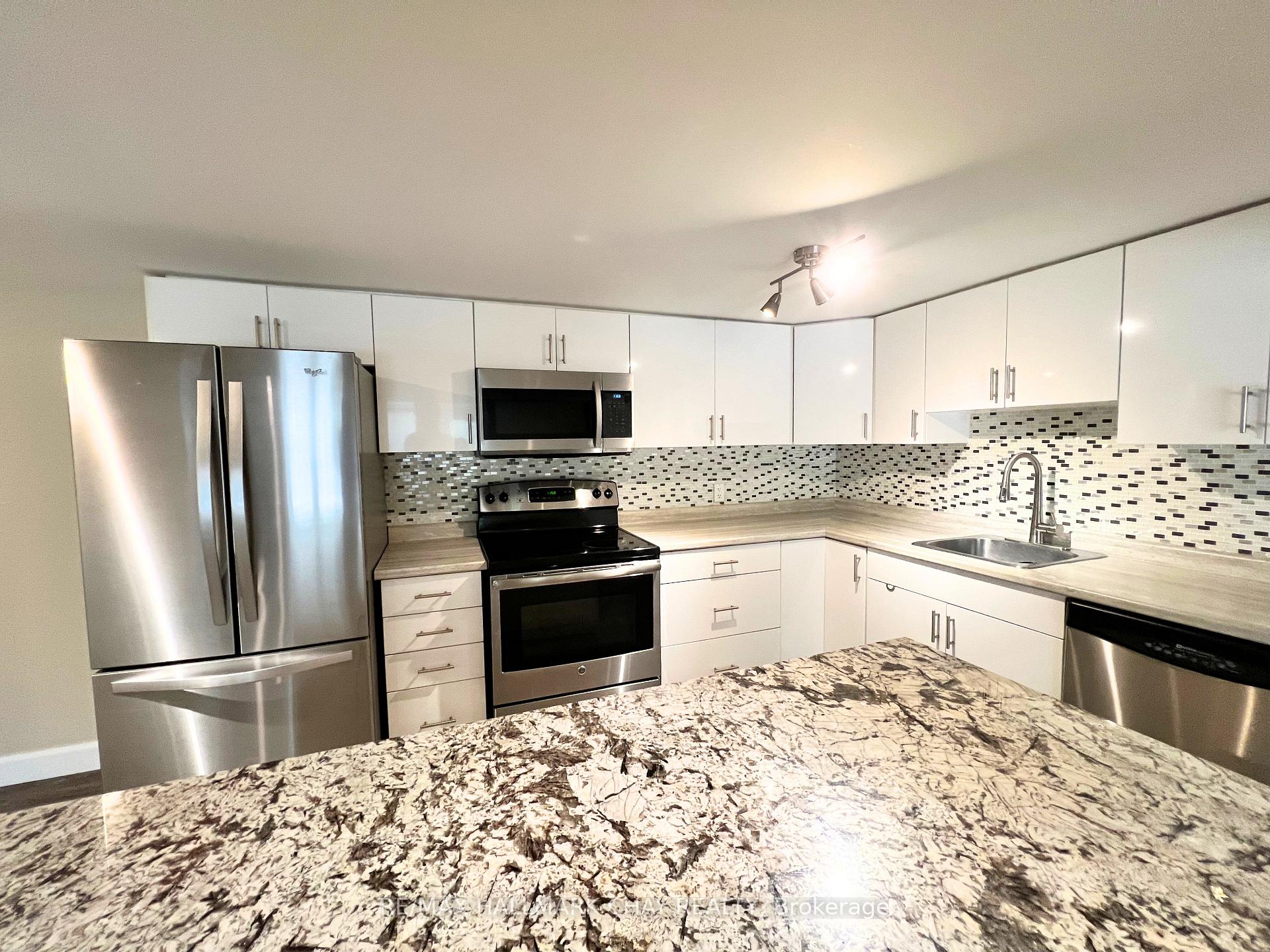 Photo 20 of 138 Owen Street N, Barrie, Wellington — HOMEH