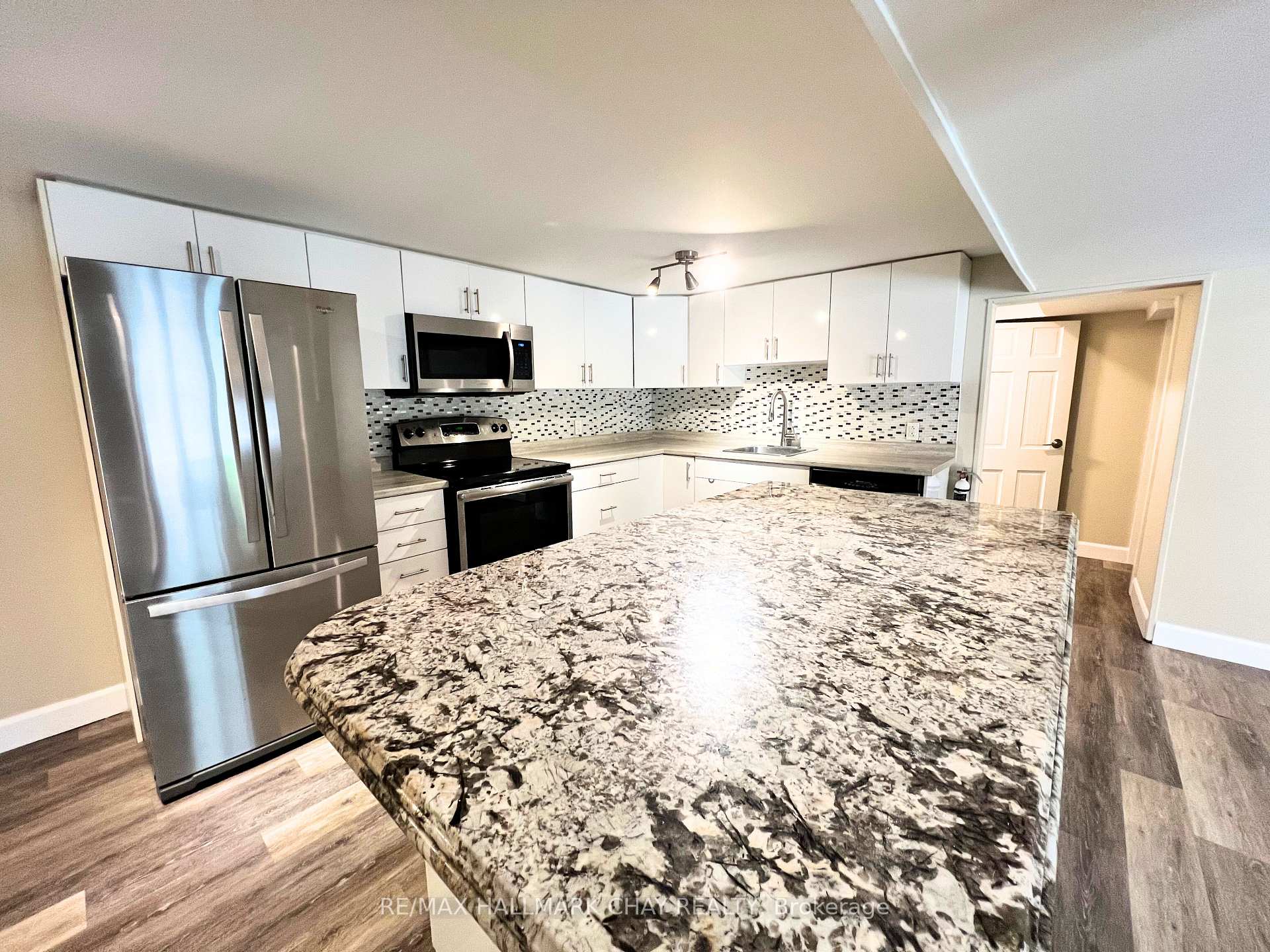 Photo 21 of 138 Owen Street N, Barrie, Wellington — HOMEH