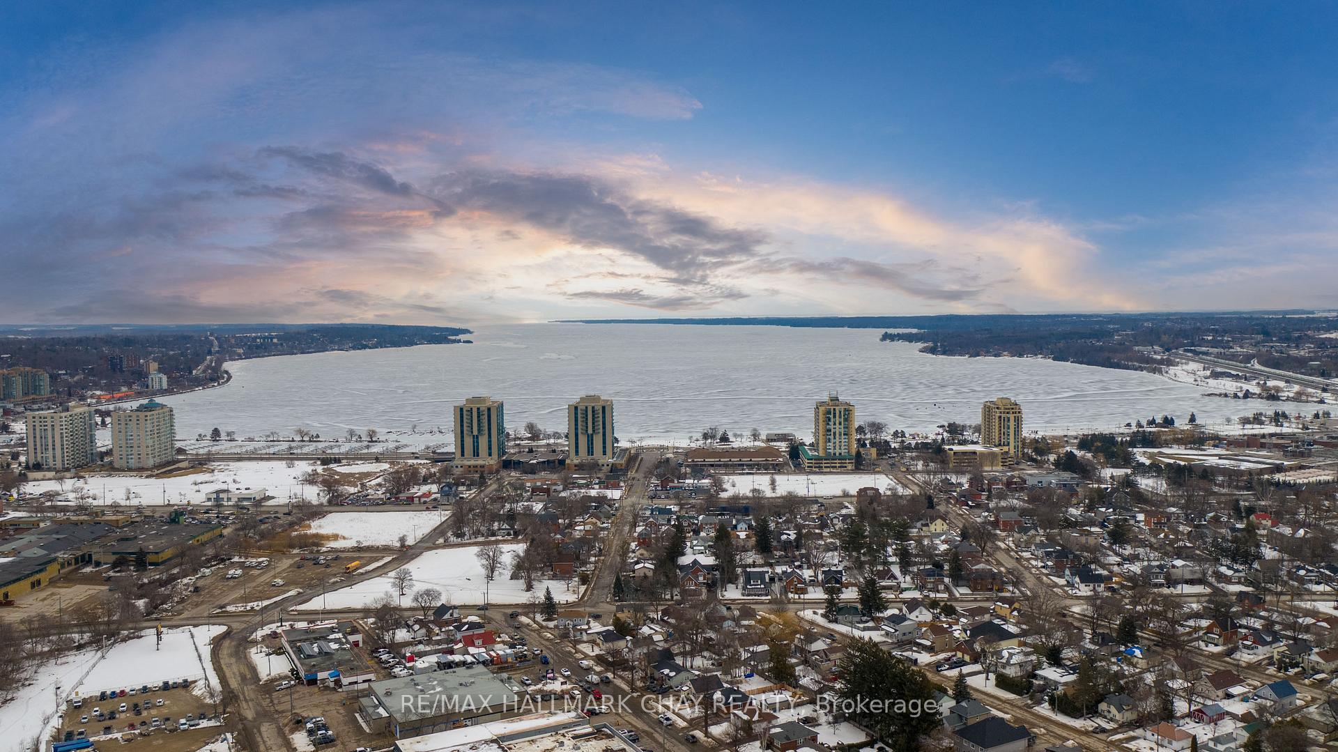 Photo 2 of 4 Dufferin Street, Barrie, Sanford — HOMEH