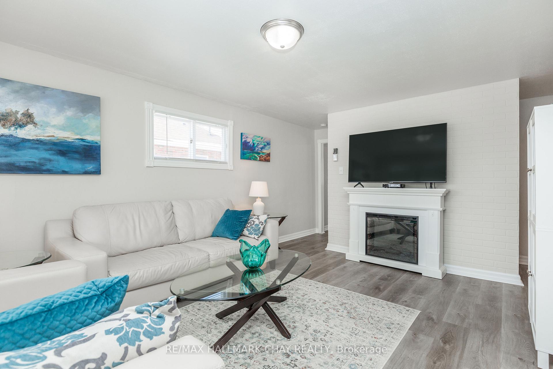 Photo 3 of 4 Dufferin Street, Barrie, Sanford — HOMEH