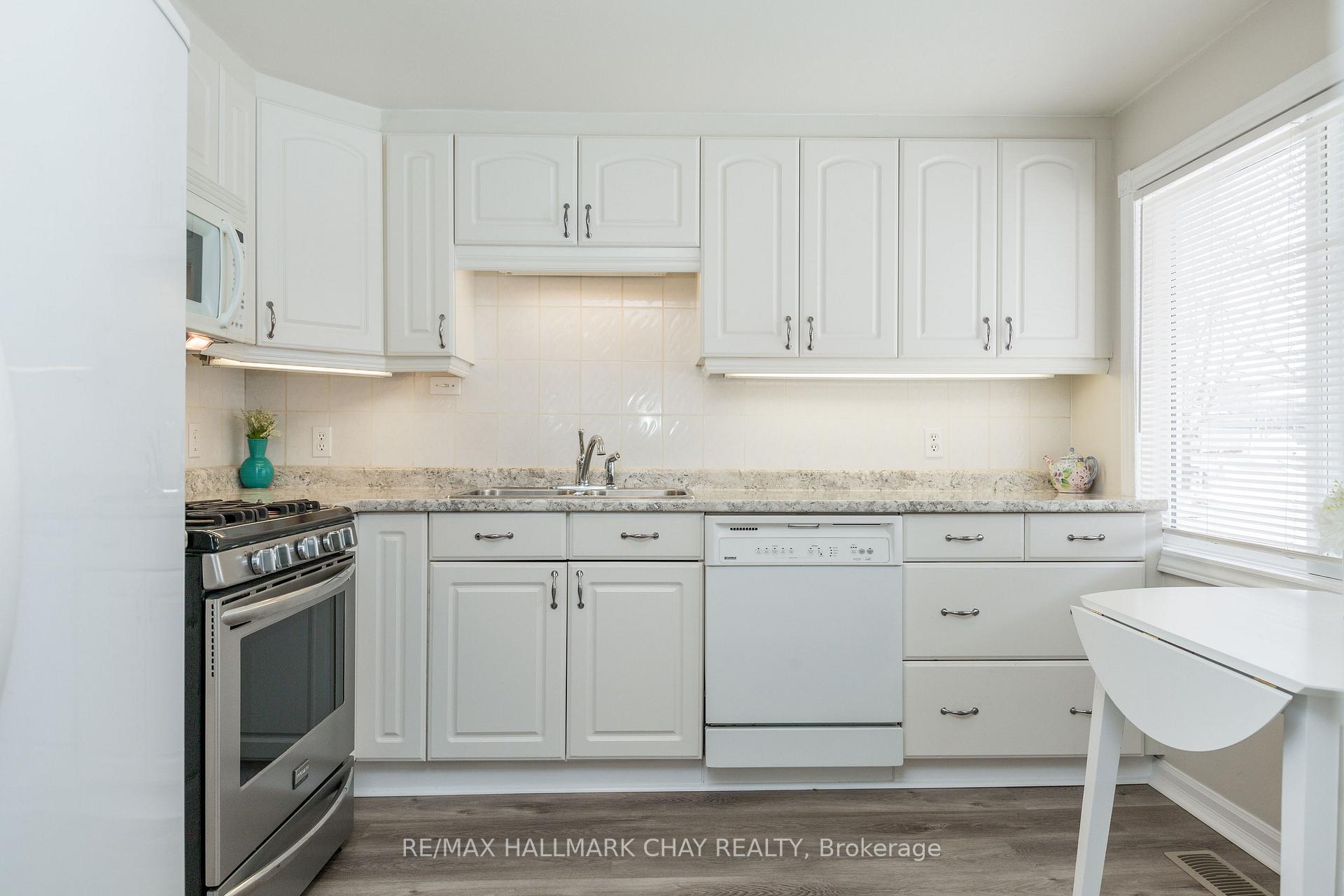 Photo 14 of 4 Dufferin Street, Barrie, Sanford — HOMEH