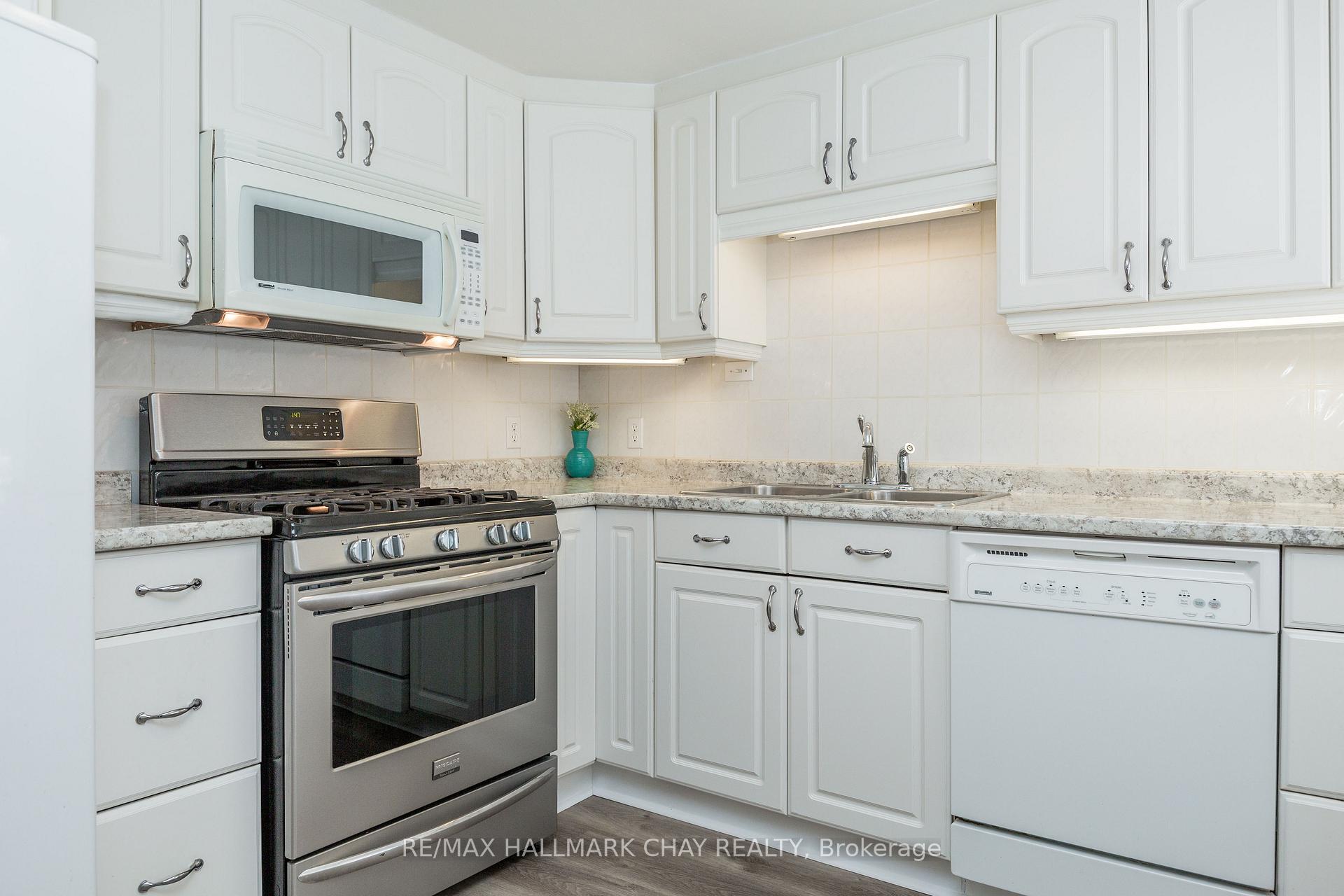 Photo 15 of 4 Dufferin Street, Barrie, Sanford — HOMEH