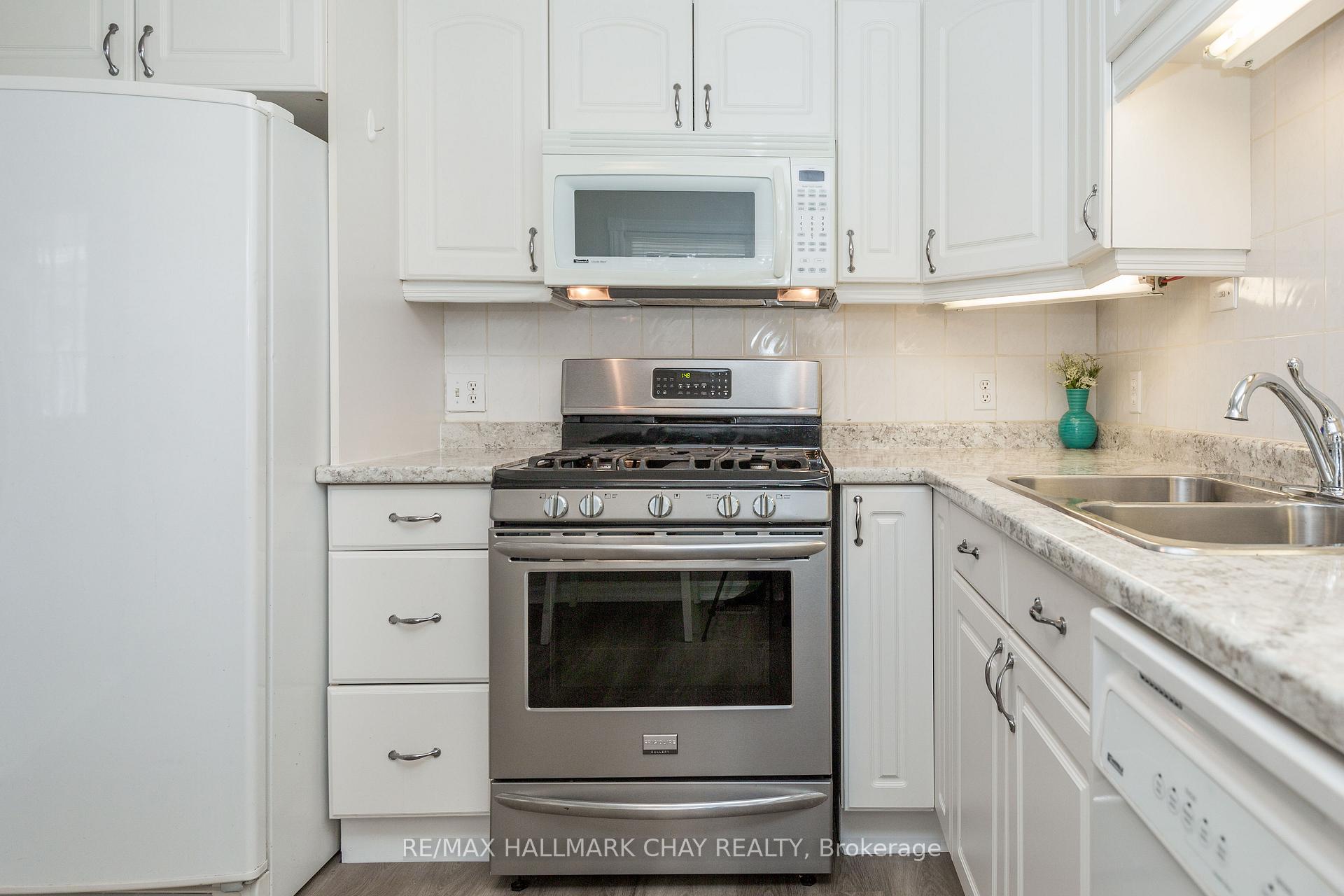 Photo 16 of 4 Dufferin Street, Barrie, Sanford — HOMEH