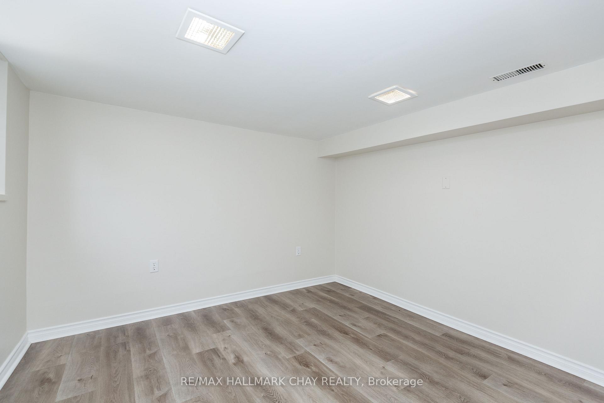 Photo 27 of 4 Dufferin Street, Barrie, Sanford — HOMEH