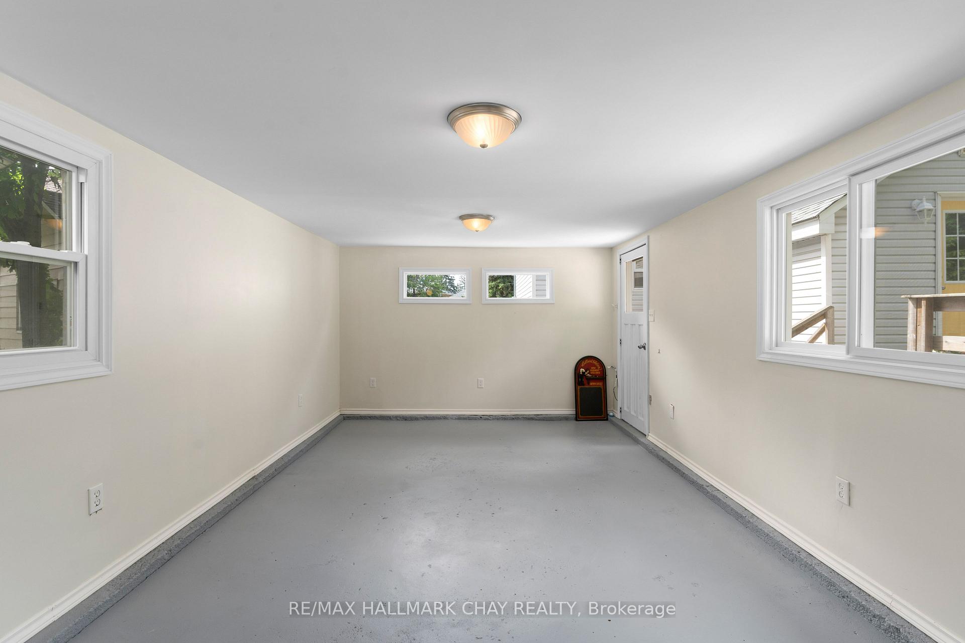 Photo 37 of 4 Dufferin Street, Barrie, Sanford — HOMEH
