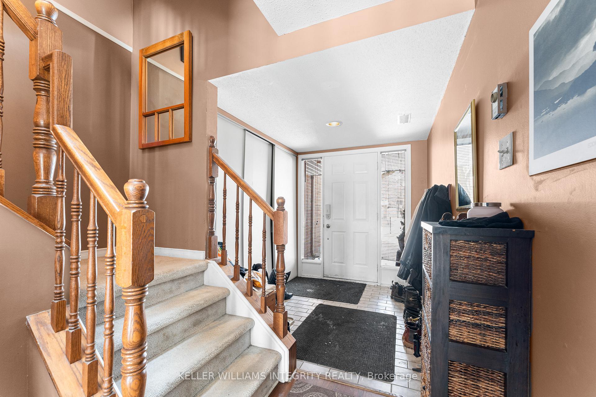 Photo 2 of 6 Mannington Court, Ottawa, Barrhaven - Cedargrove/Fraserdale — HOMEH