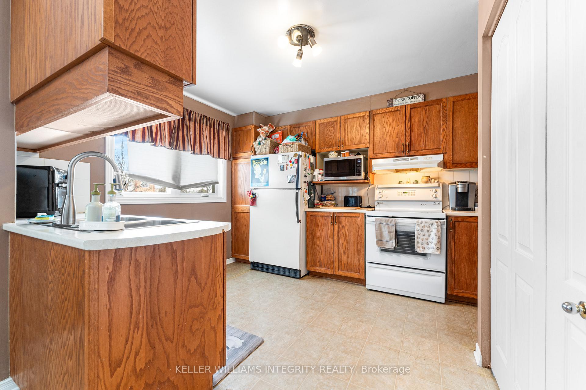 Photo 8 of 6 Mannington Court, Ottawa, Barrhaven - Cedargrove/Fraserdale — HOMEH