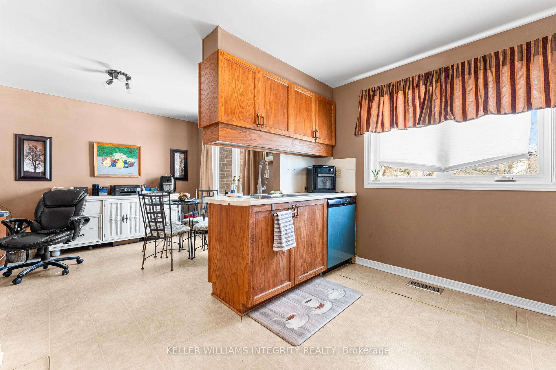 Photo 9 of 6 Mannington Court, Ottawa, Barrhaven - Cedargrove/Fraserdale — HOMEH