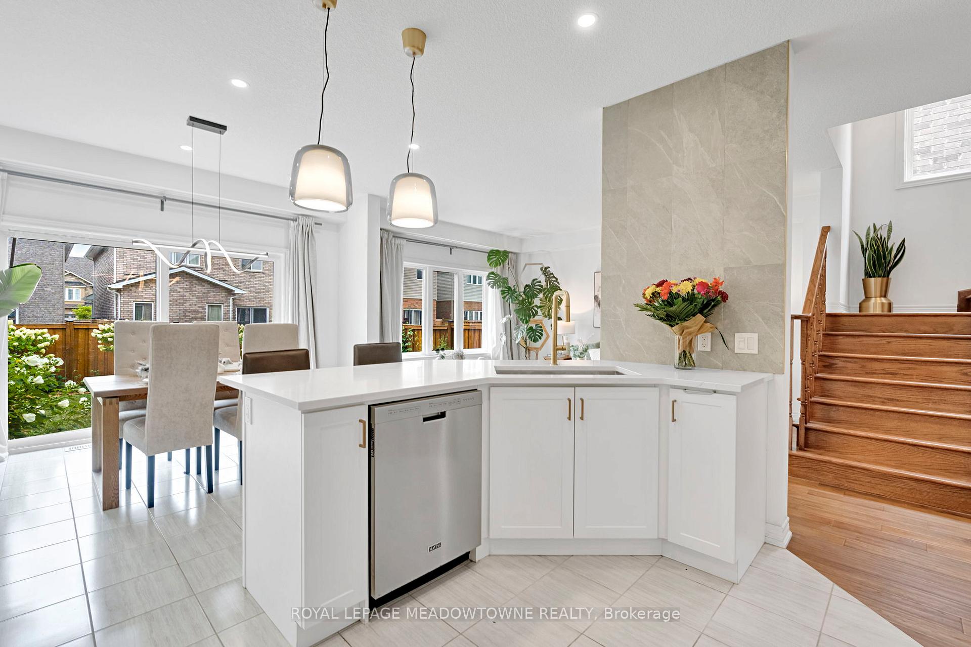 Photo 5 of 266 Dalgleish Trail, Hamilton, Hannon — HOMEH