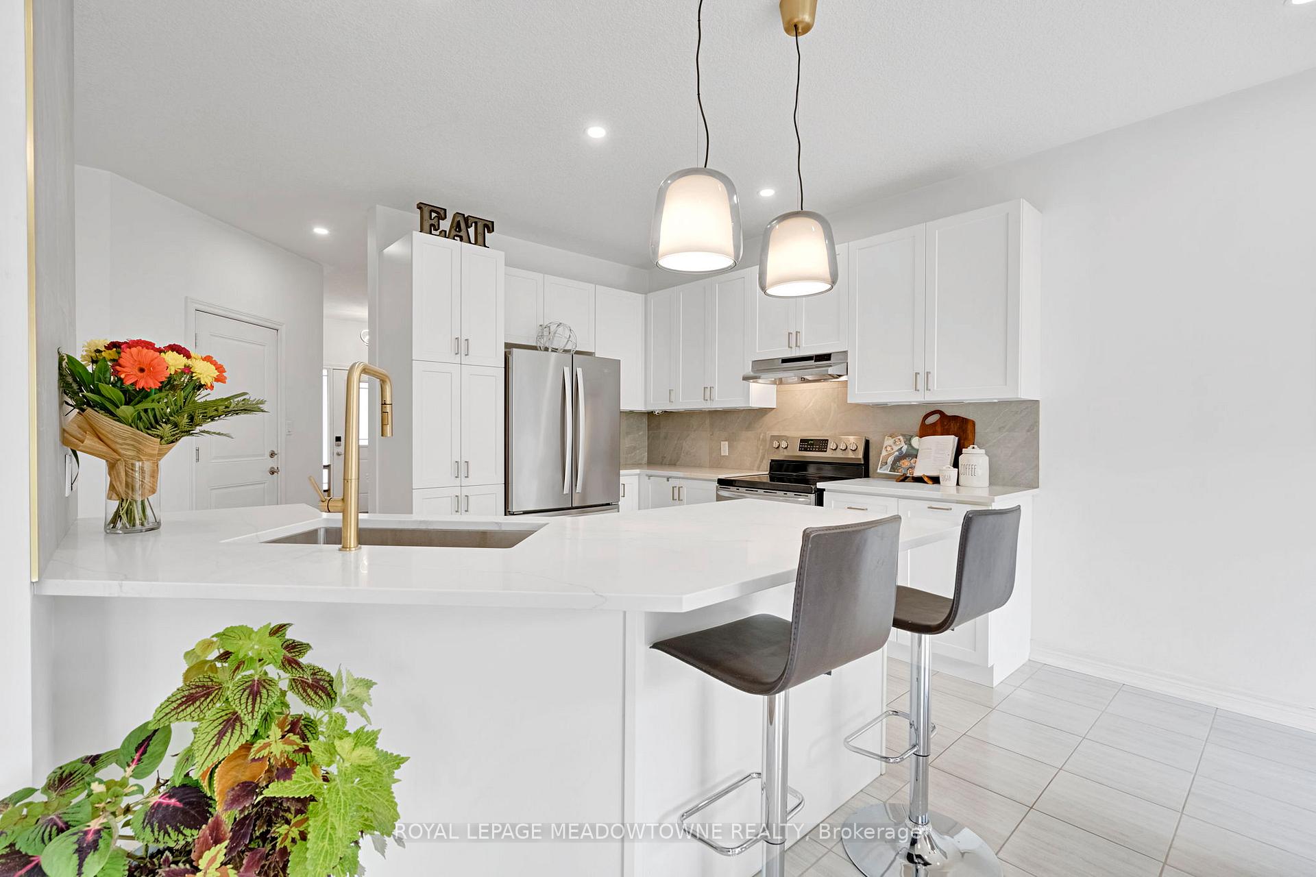 Photo 9 of 266 Dalgleish Trail, Hamilton, Hannon — HOMEH
