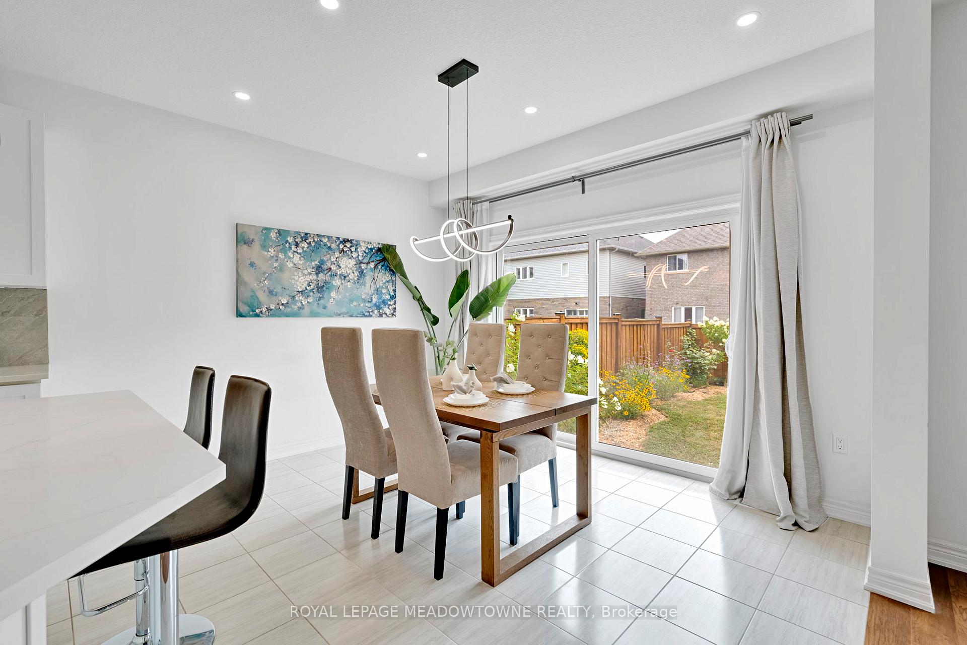 Photo 10 of 266 Dalgleish Trail, Hamilton, Hannon — HOMEH