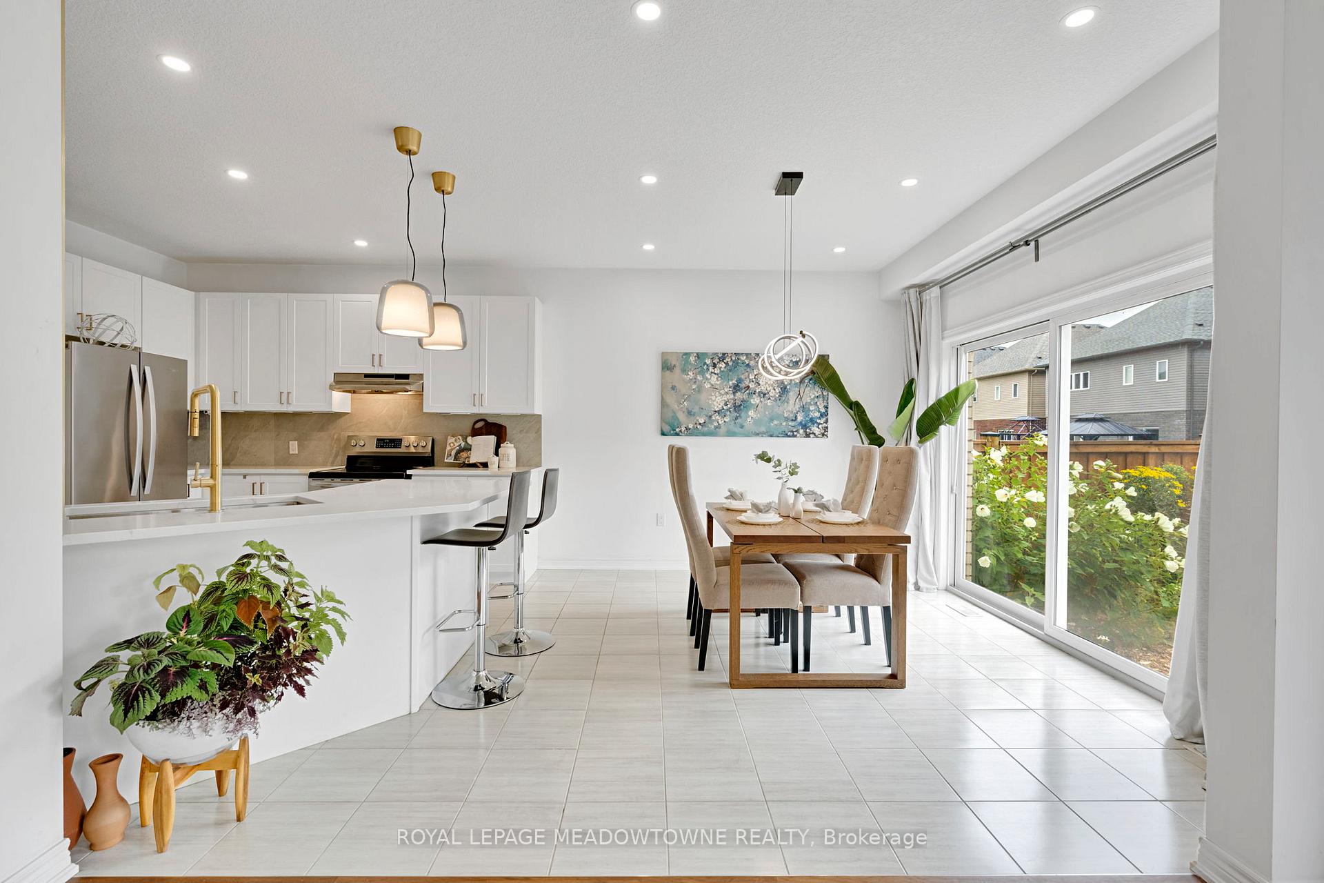 Photo 11 of 266 Dalgleish Trail, Hamilton, Hannon — HOMEH