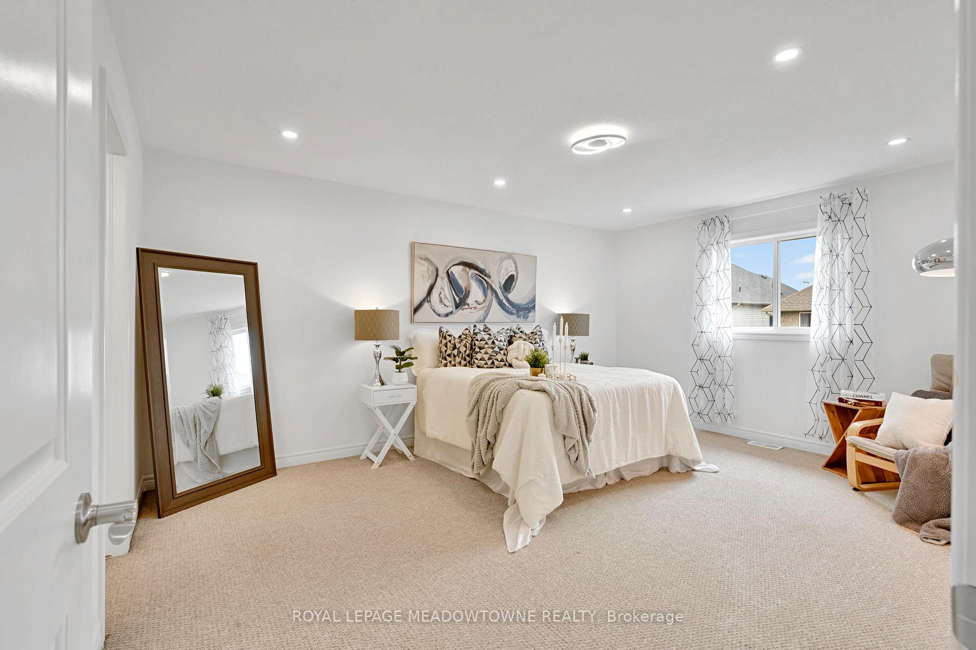Photo 13 of 266 Dalgleish Trail, Hamilton, Hannon — HOMEH