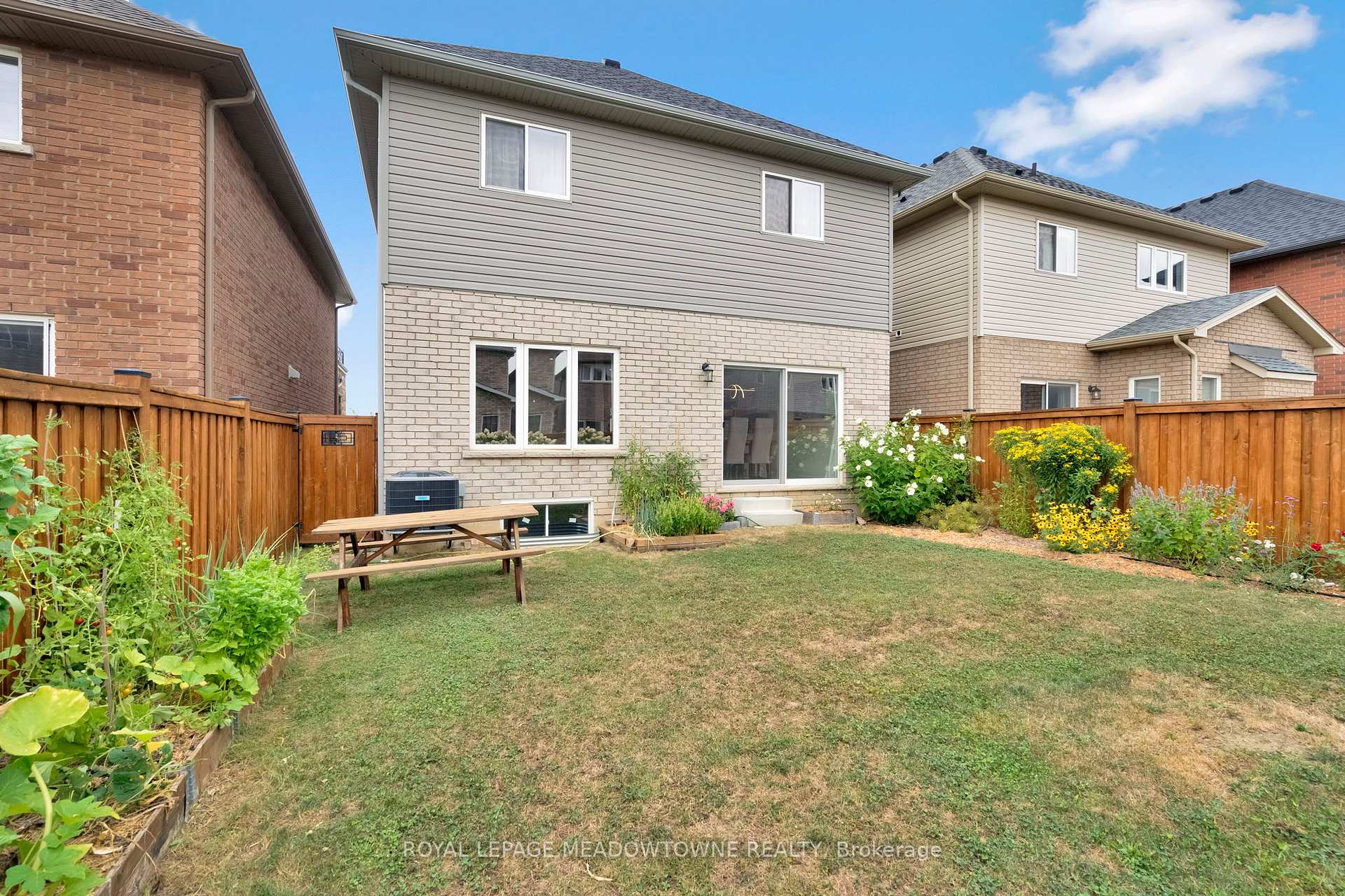 Photo 26 of 266 Dalgleish Trail, Hamilton, Hannon — HOMEH