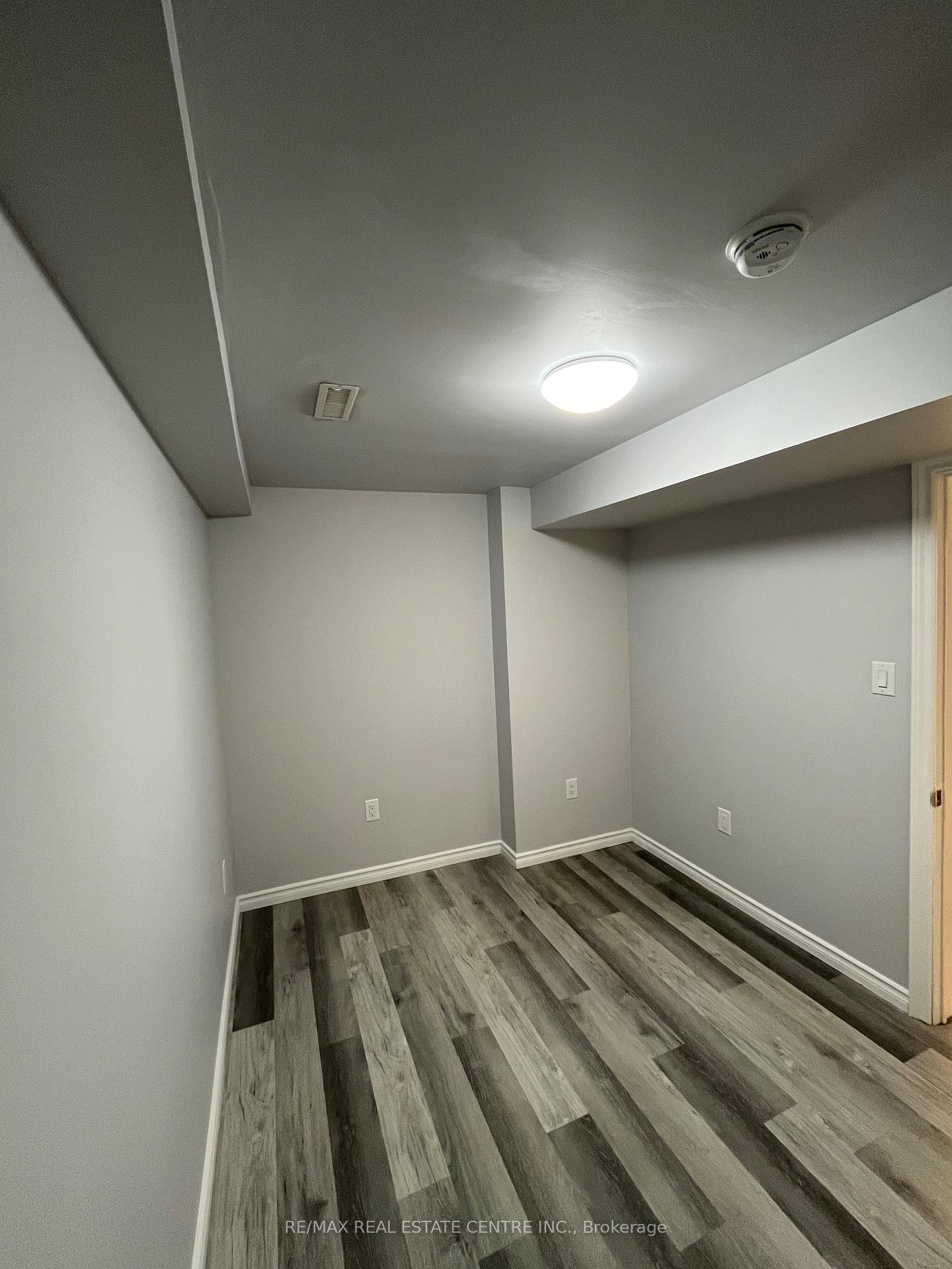 Photo 8 of 20 Hulley Crescent, Ajax, South East — HOMEH