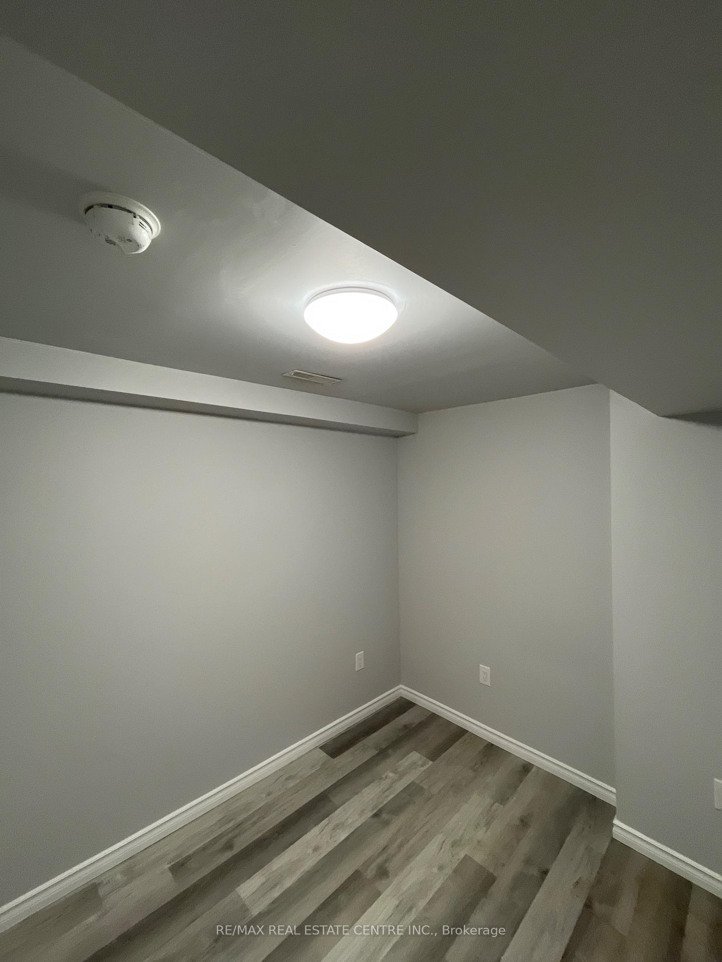 Photo 13 of 20 Hulley Crescent, Ajax, South East — HOMEH