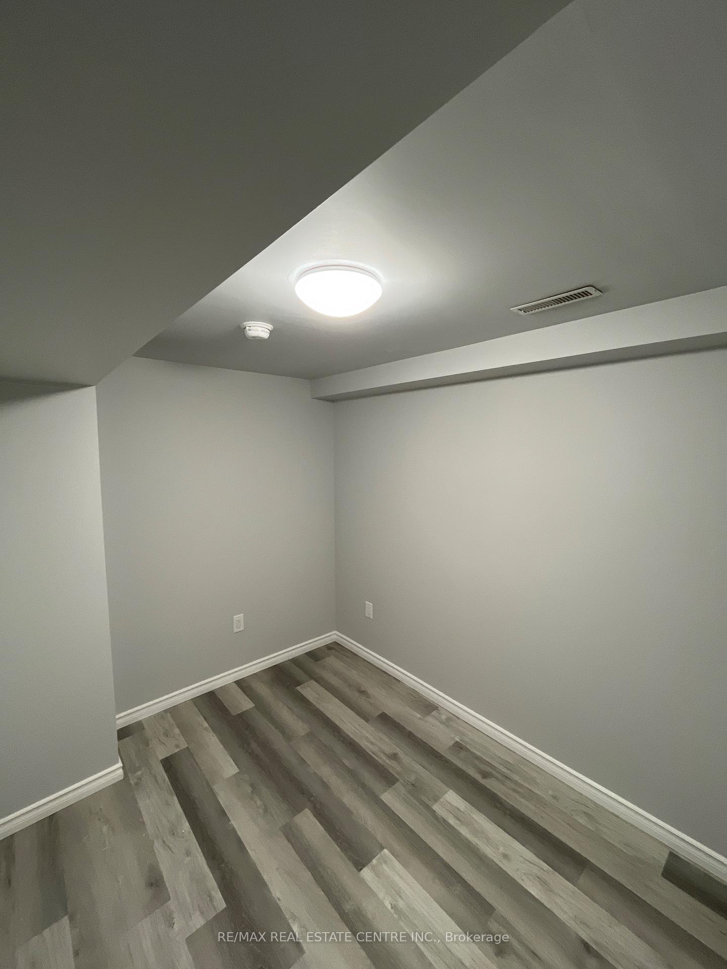 Photo 14 of 20 Hulley Crescent, Ajax, South East — HOMEH
