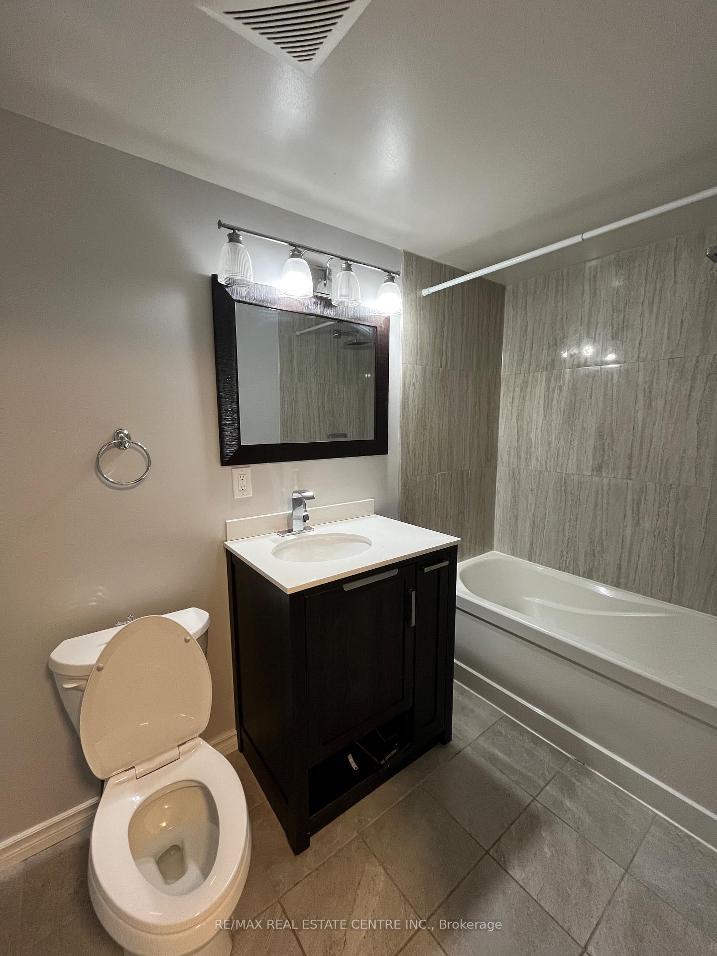 Photo 26 of 20 Hulley Crescent, Ajax, South East — HOMEH