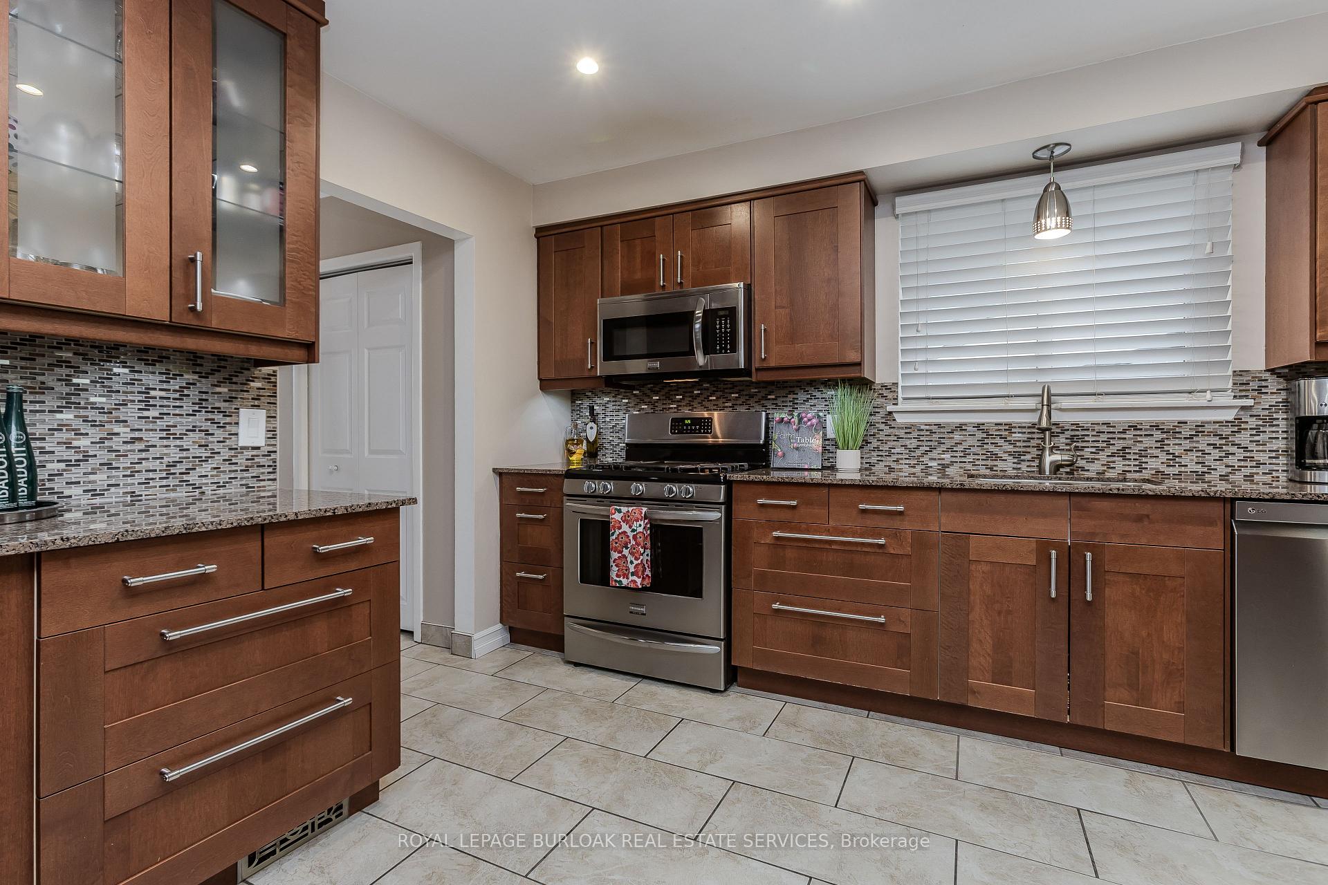 Photo 5 of 1358 Sycamore Drive, Burlington, Palmer — HOMEH