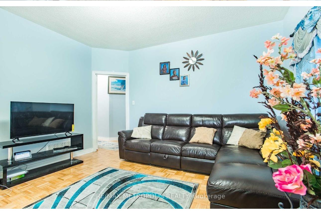 Photo 5 of Unit Upper, 13 Savita Road, Brampton, Fletcher's Meadow — HOMEH