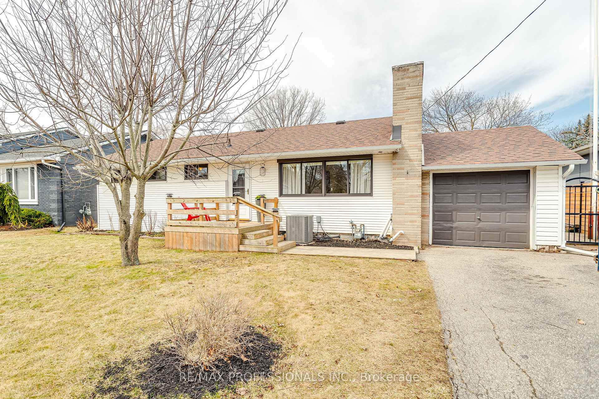 Photo 1 of 84 Foxbar Road N, Burlington, Appleby — HOMEH