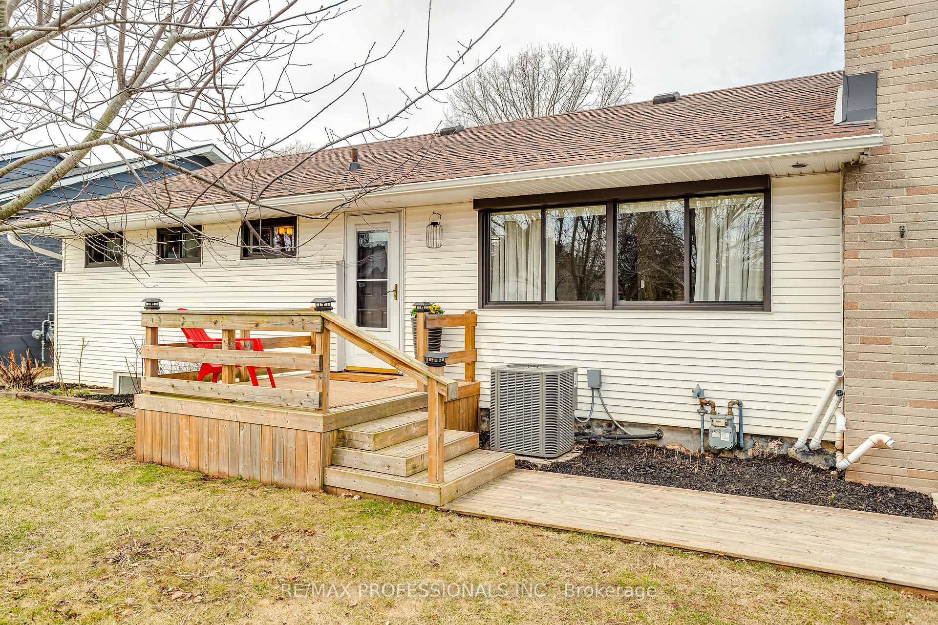 Photo 2 of 84 Foxbar Road N, Burlington, Appleby — HOMEH