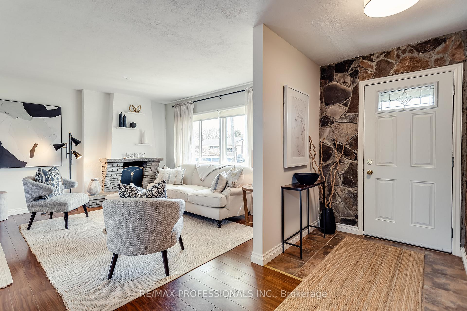 Photo 4 of 84 Foxbar Road N, Burlington, Appleby — HOMEH