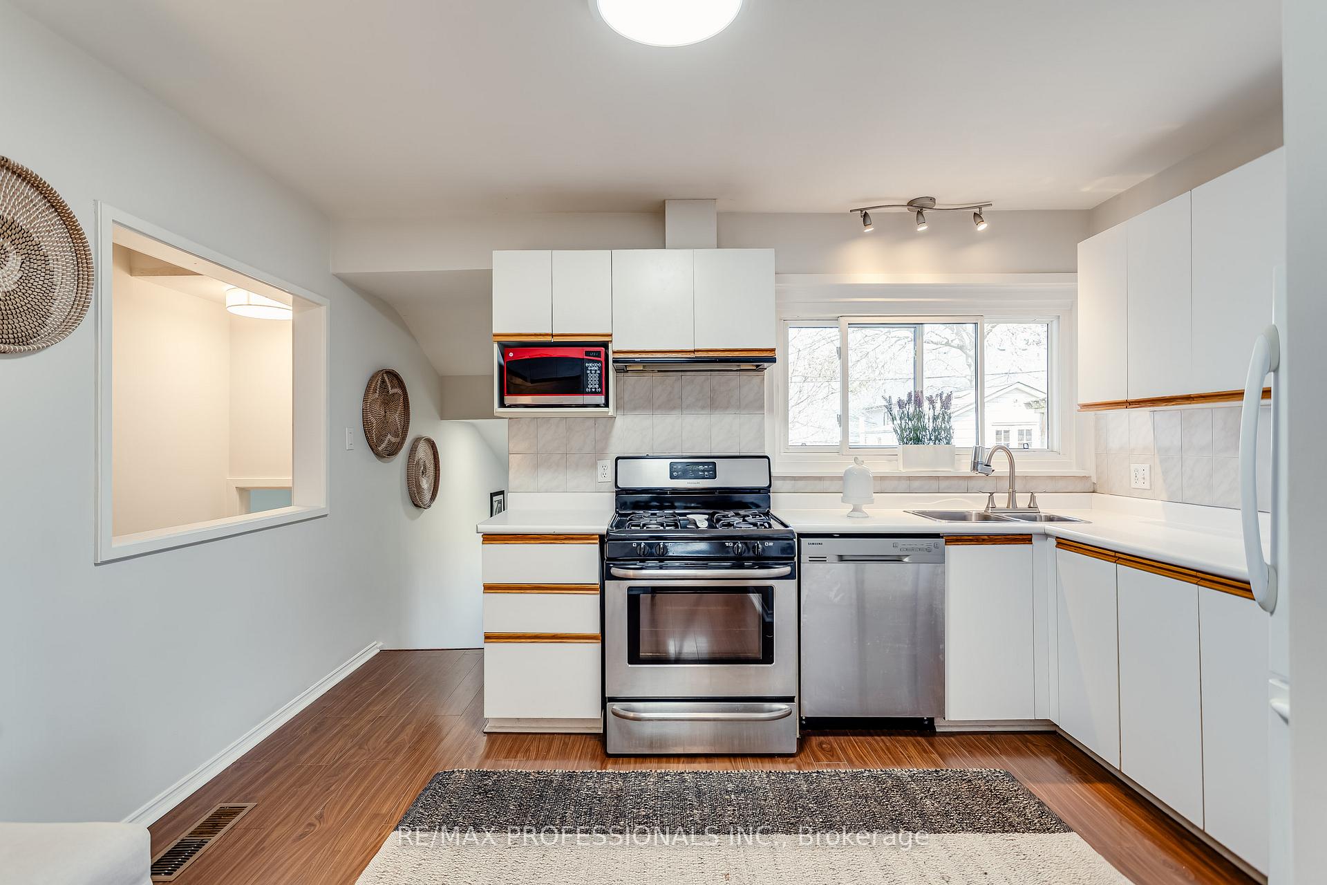 Photo 12 of 84 Foxbar Road N, Burlington, Appleby — HOMEH